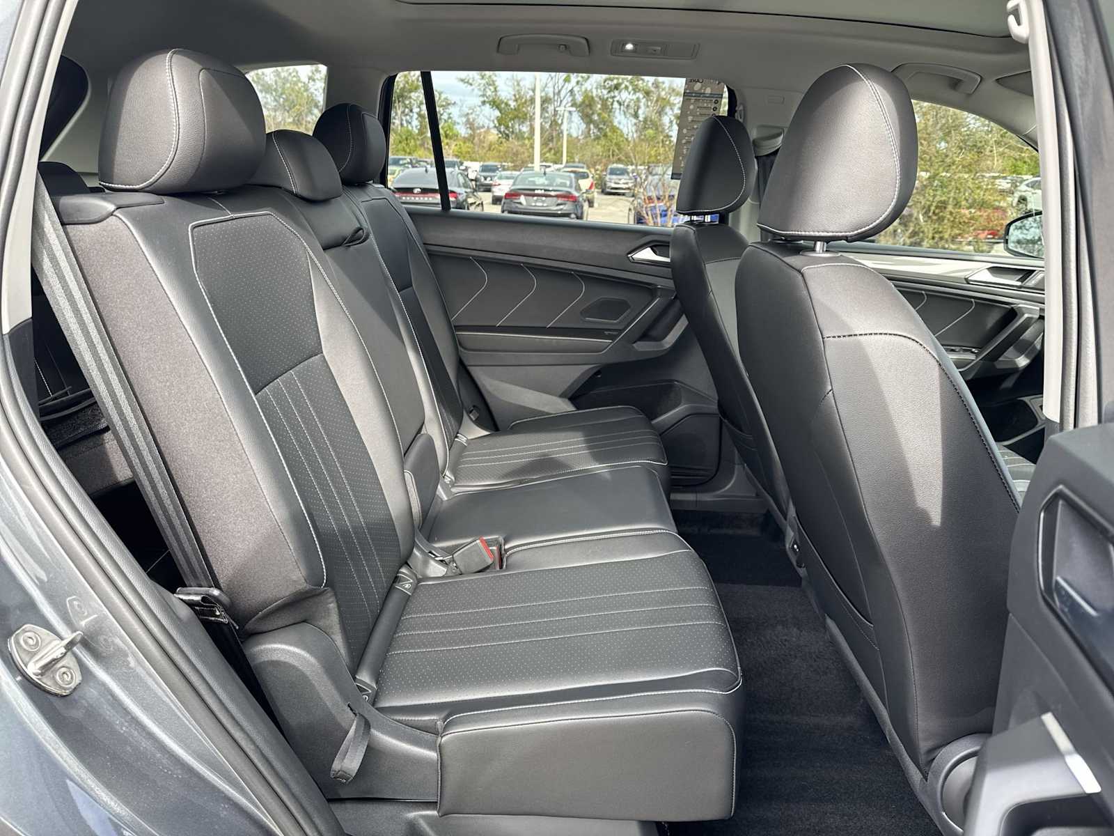 Thumbnail: 2022 Volkswagen Tiguan - 19