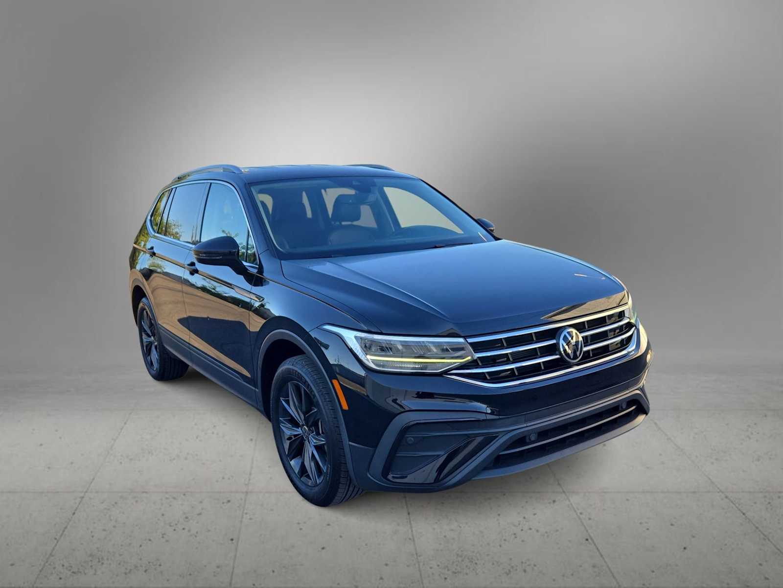 Thumbnail: 2023 Volkswagen Tiguan - 2