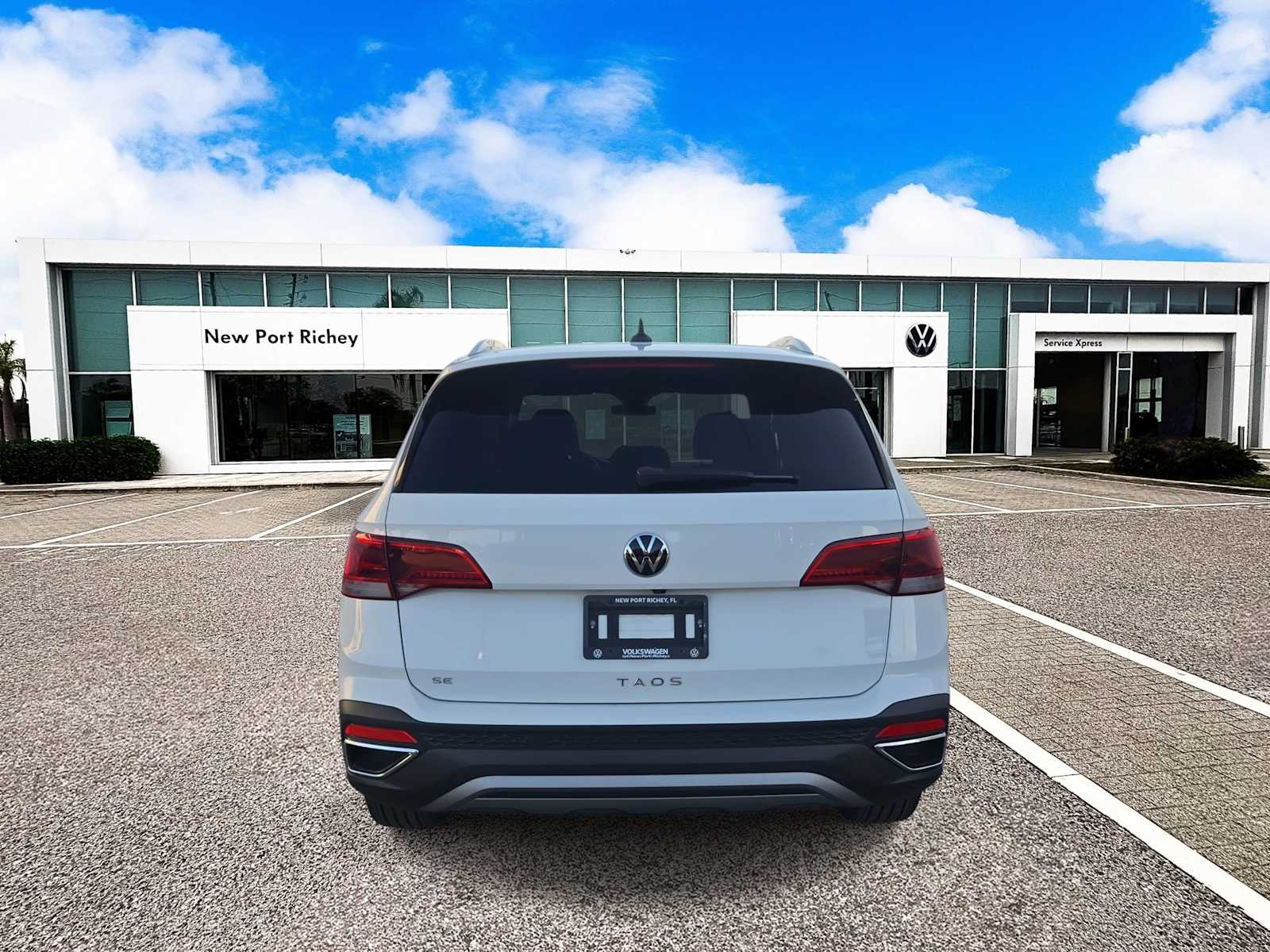 Thumbnail: 2023 Volkswagen Taos - 7