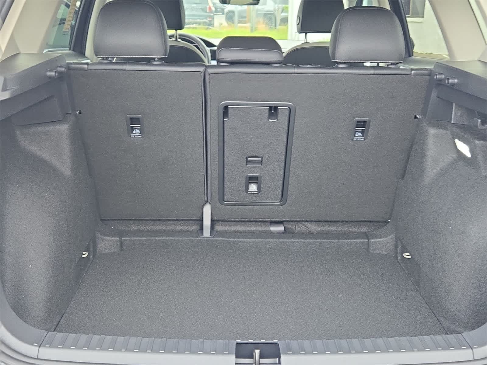 Thumbnail: 2025 Volkswagen Taos - 33