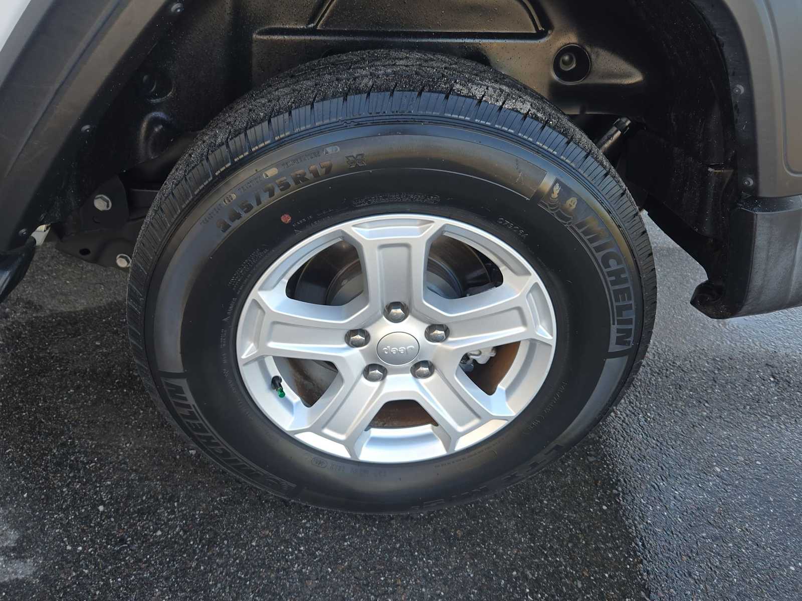 Thumbnail: 2019 Jeep Wrangler - 14