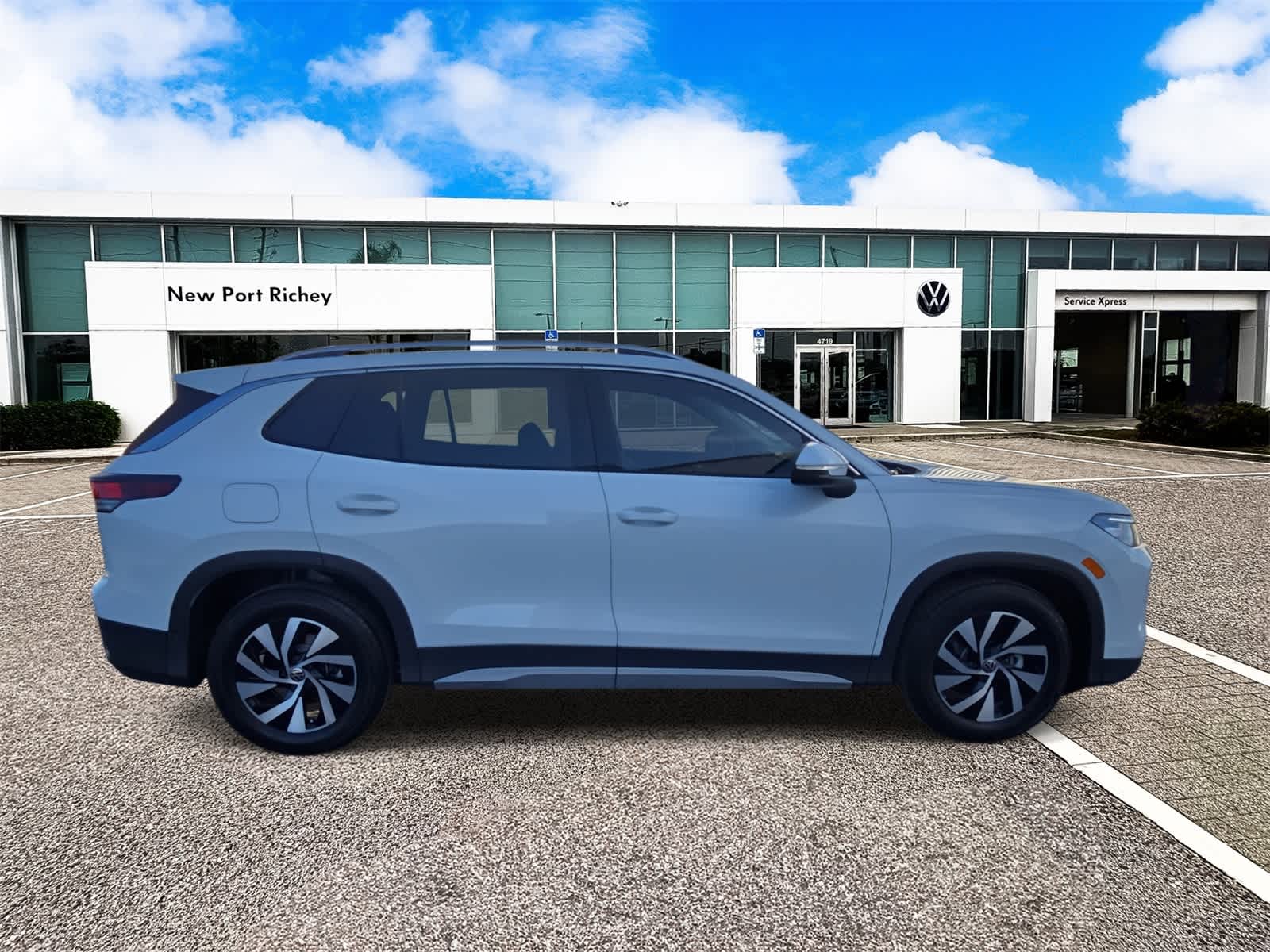 Thumbnail: 2025 Volkswagen Tiguan - 9