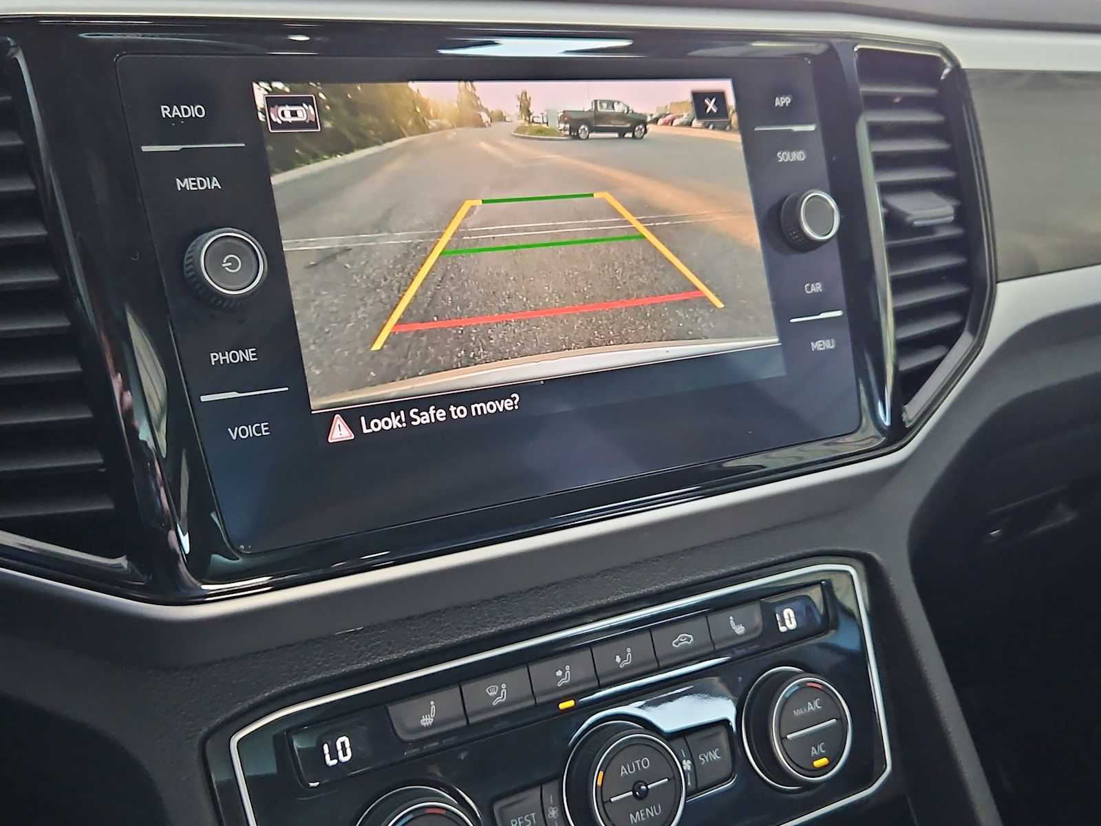 Thumbnail: 2022 Volkswagen Atlas - 31