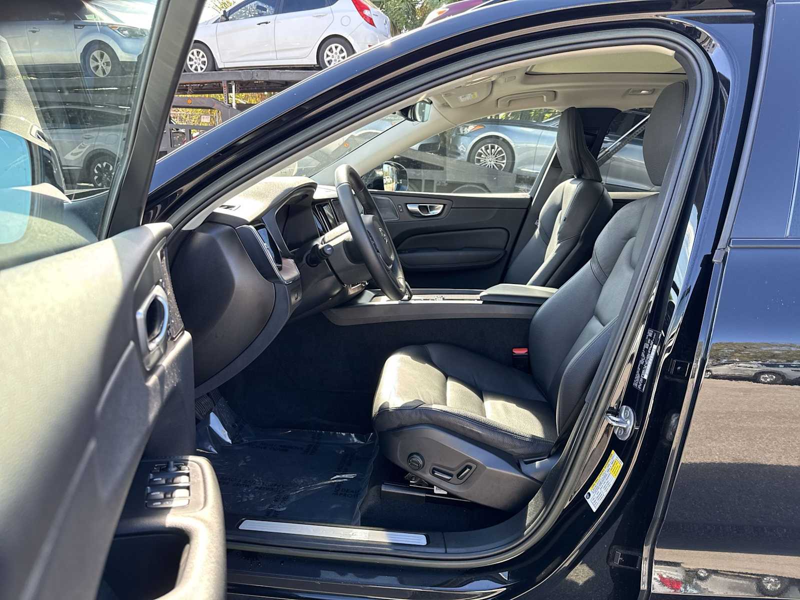 Thumbnail: 2023 Volvo XC60 - 10