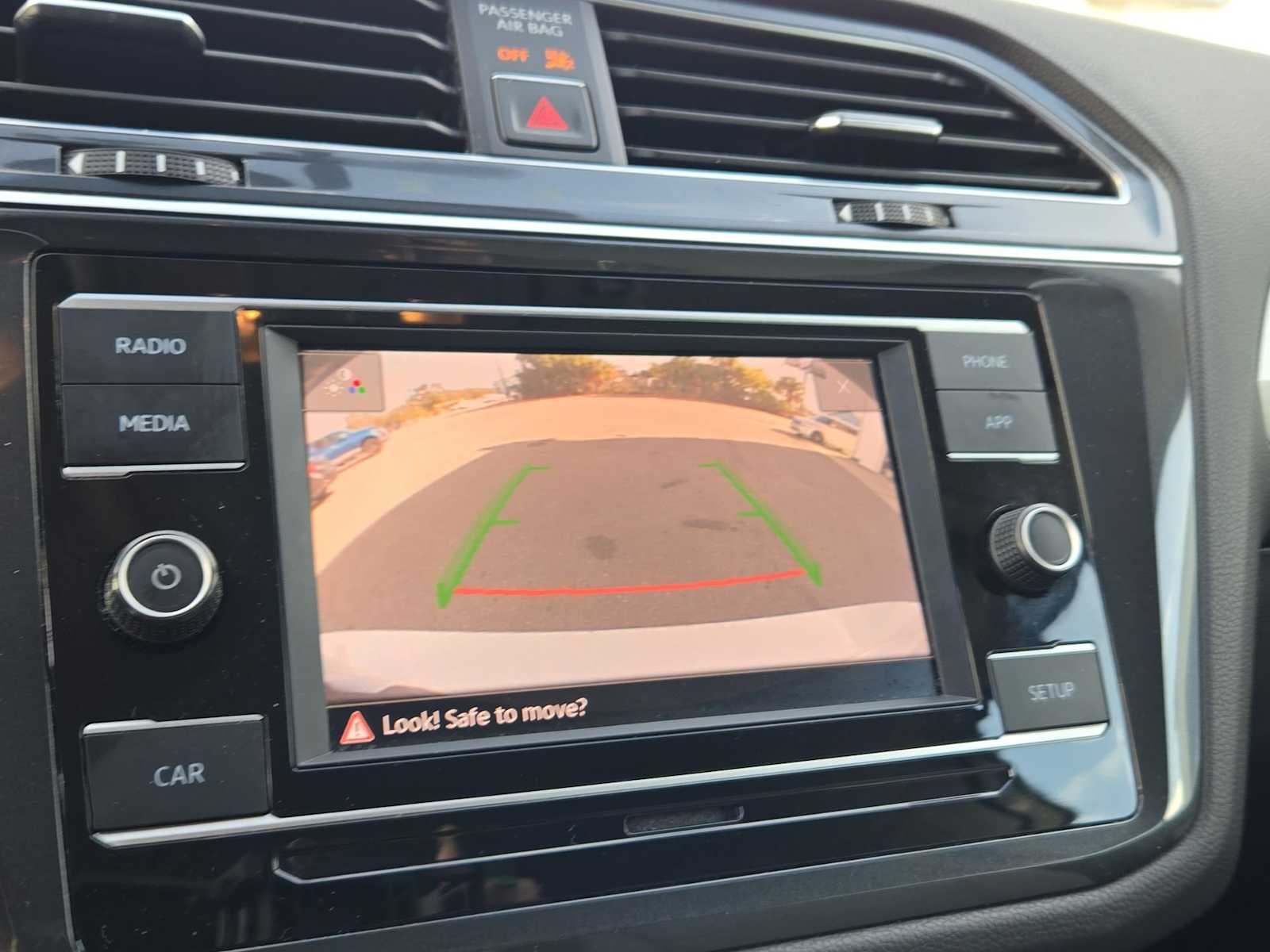 Thumbnail: 2018 Volkswagen Tiguan - 34