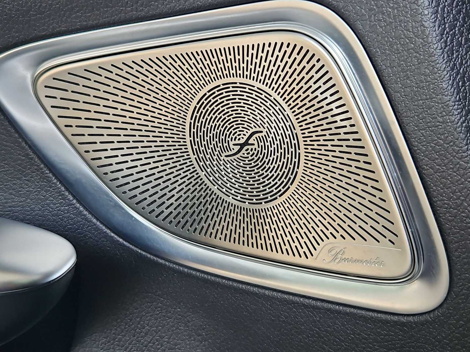 Thumbnail: 2024 Mercedes-Benz C-Class - 32