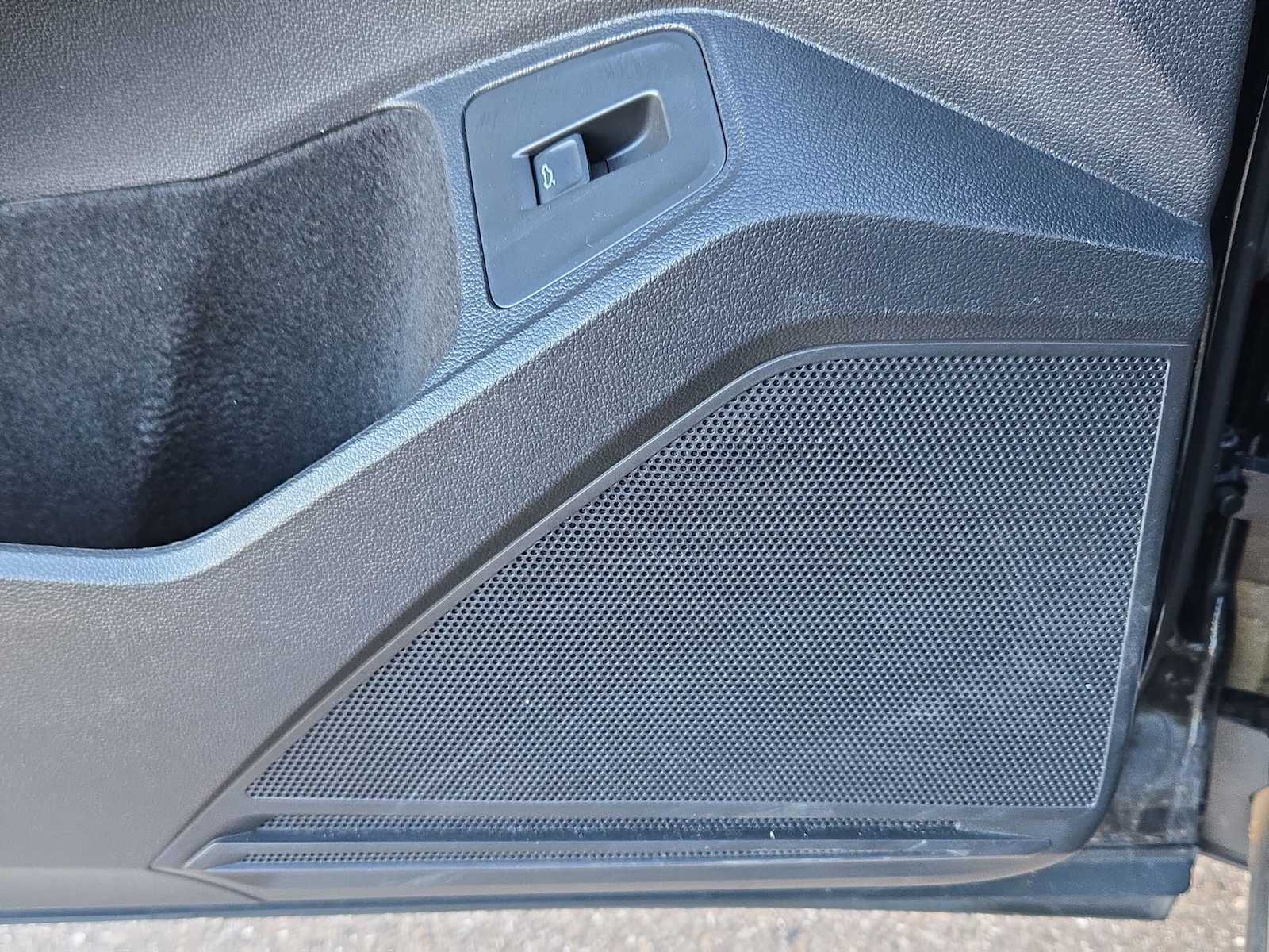 Thumbnail: 2023 Volkswagen Tiguan - 28