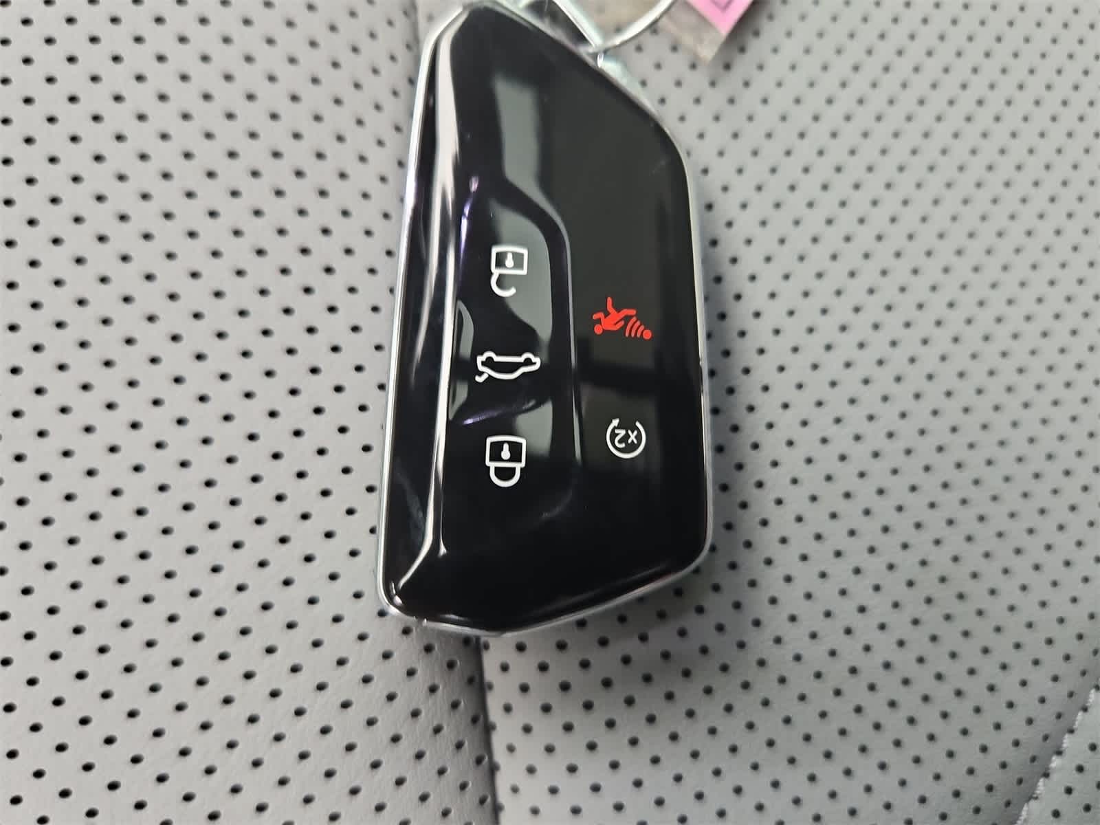 Thumbnail: 2025 Volkswagen Tiguan - 35