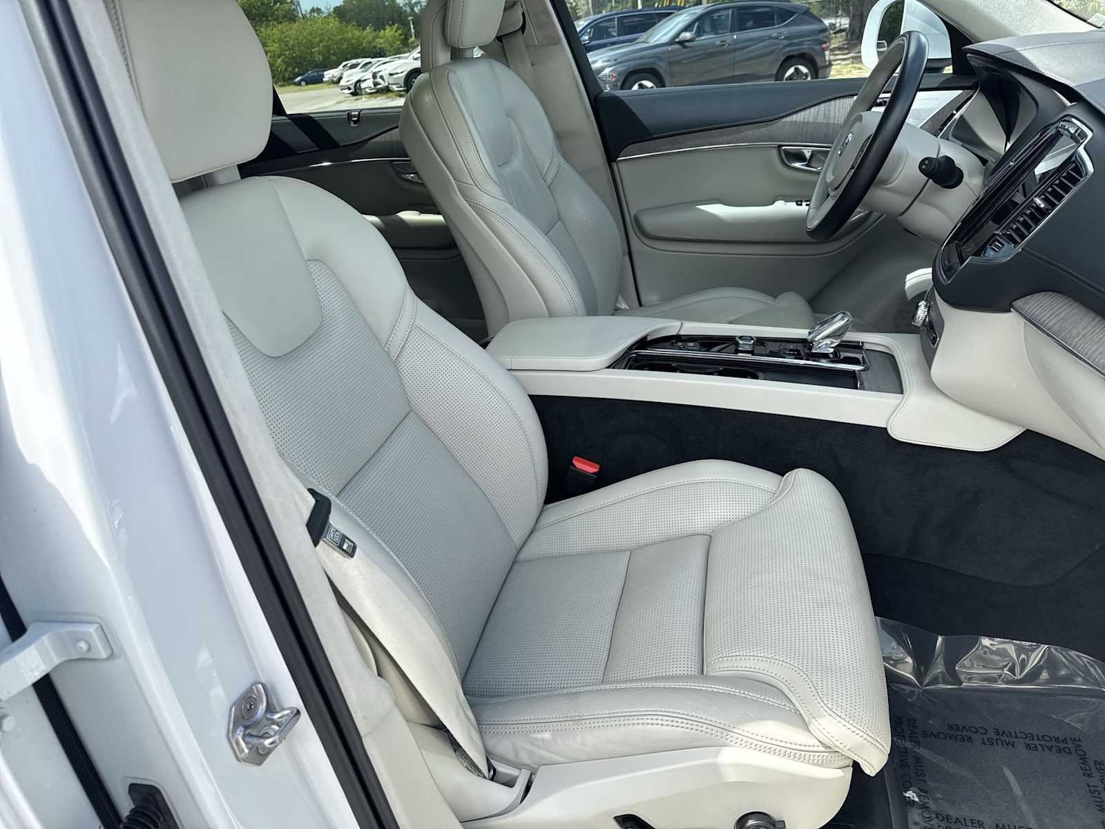 Thumbnail: 2022 Volvo XC90 - 21