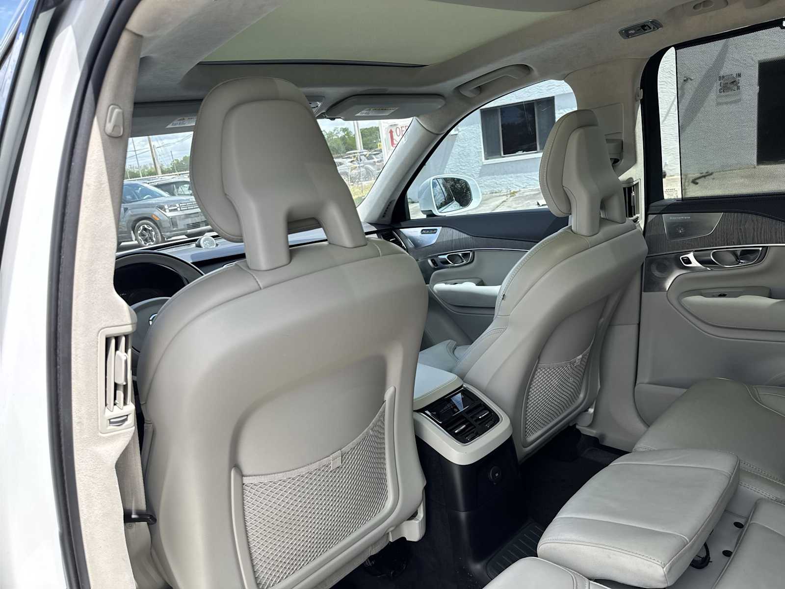 Thumbnail: 2022 Volvo XC90 - 17