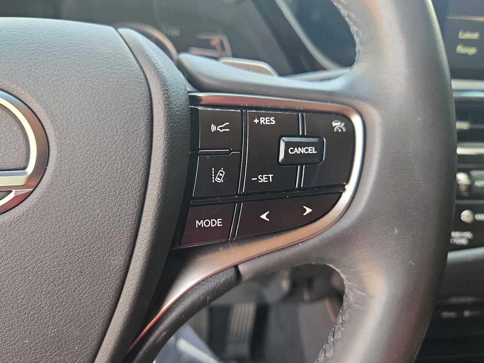 Thumbnail: 2022 Lexus ES - 26