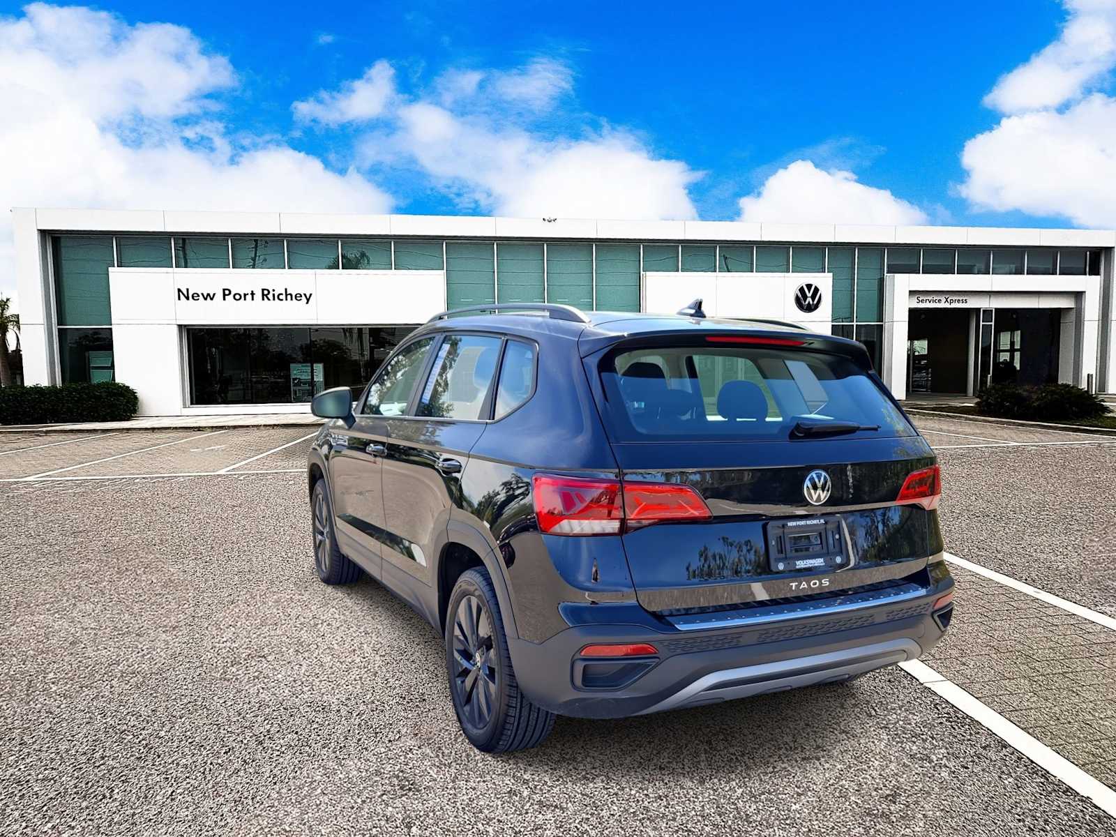 Thumbnail: 2023 Volkswagen Taos - 5