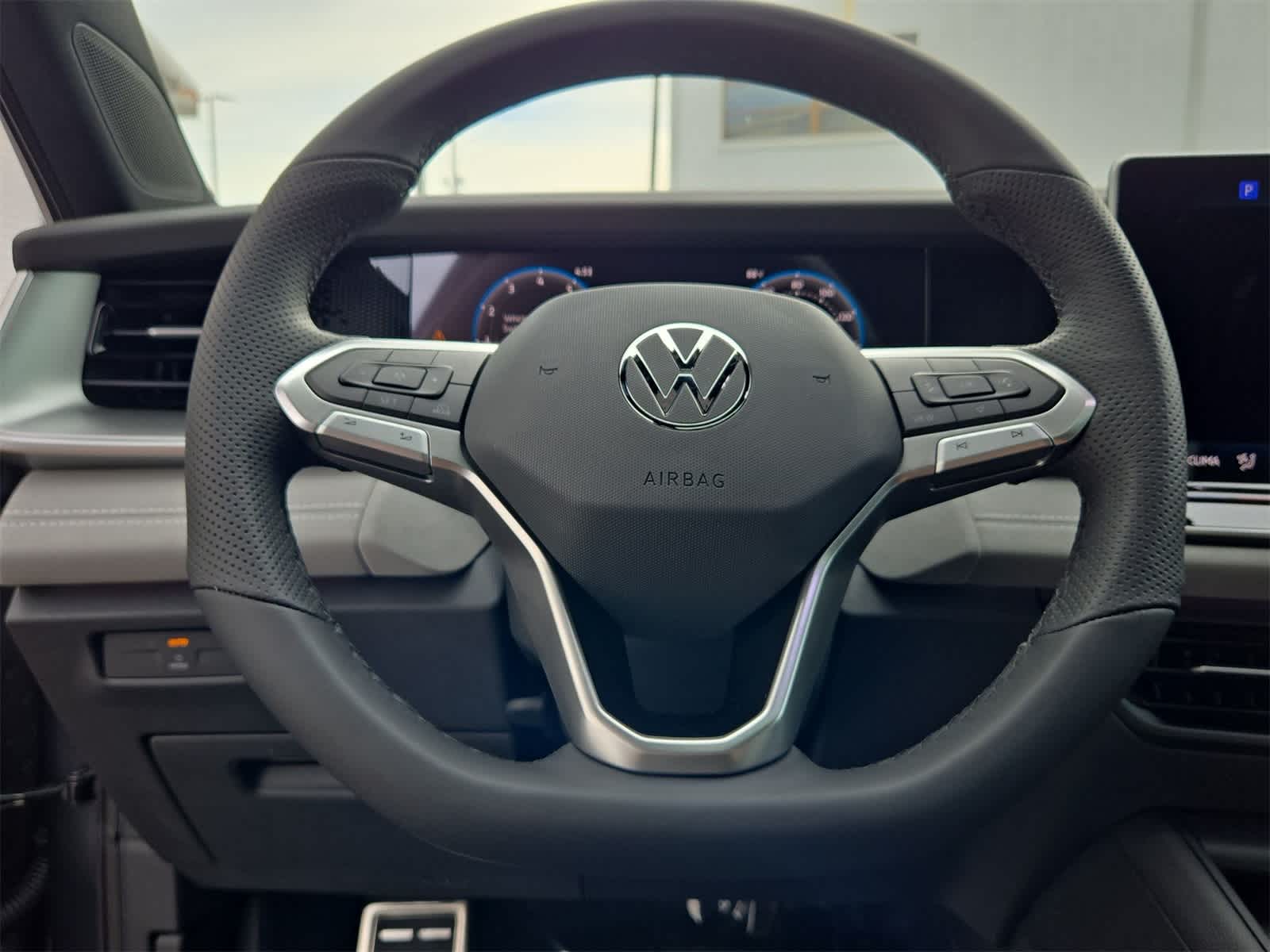 Thumbnail: 2025 Volkswagen Tiguan - 25