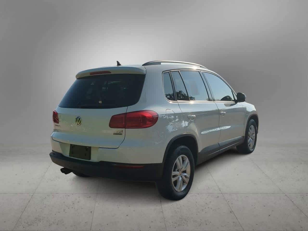 Thumbnail: 2017 Volkswagen Tiguan - 8