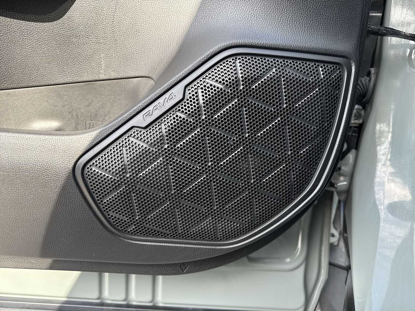 Thumbnail: 2022 Toyota RAV4 - 28