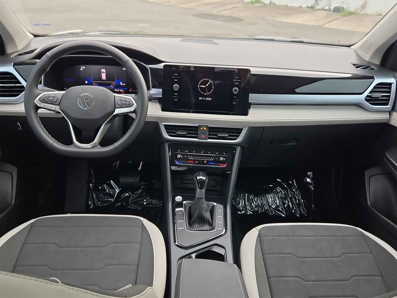 Thumbnail: 2025 Volkswagen Taos - 16