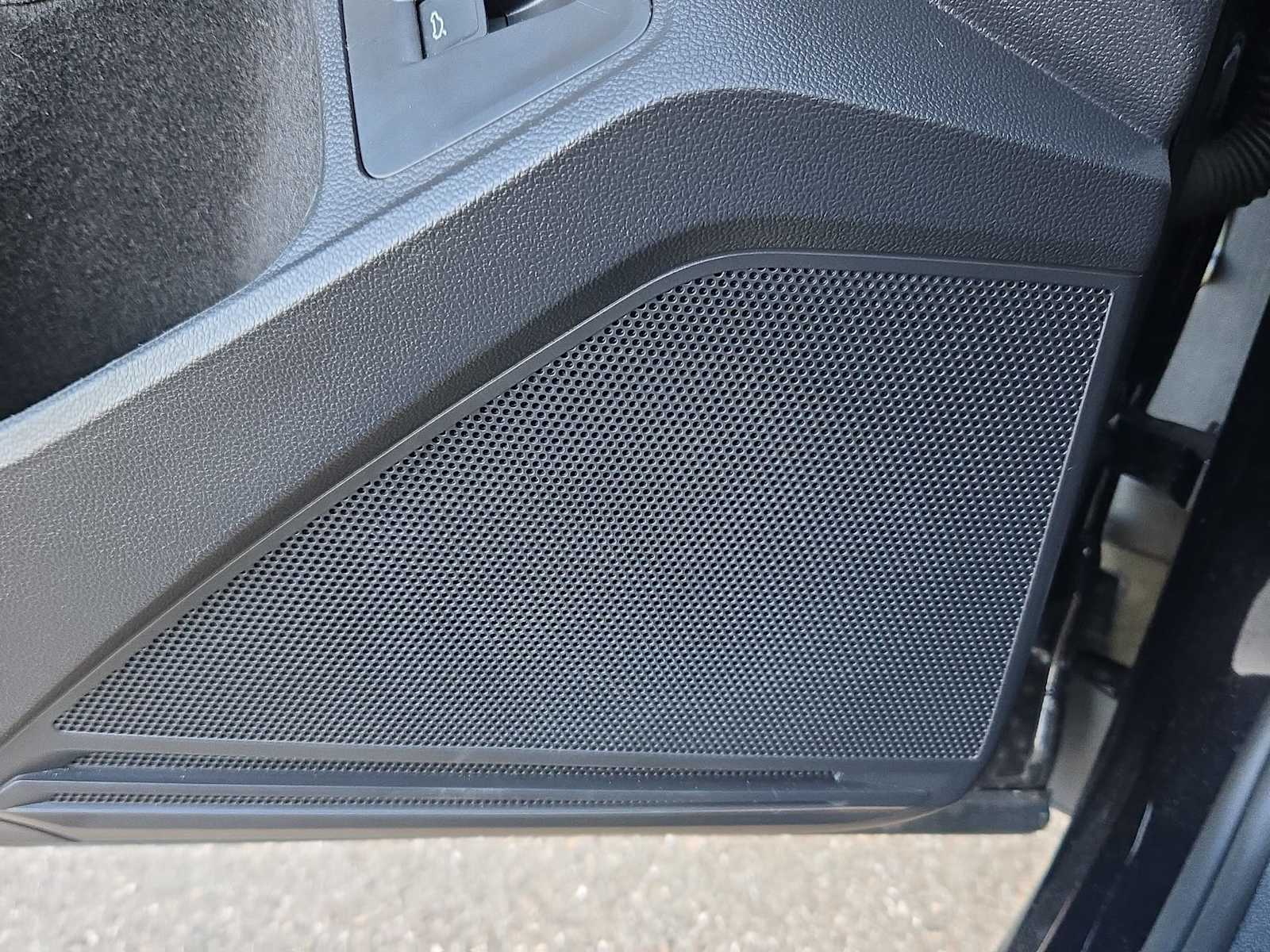 Thumbnail: 2023 Volkswagen Tiguan - 28