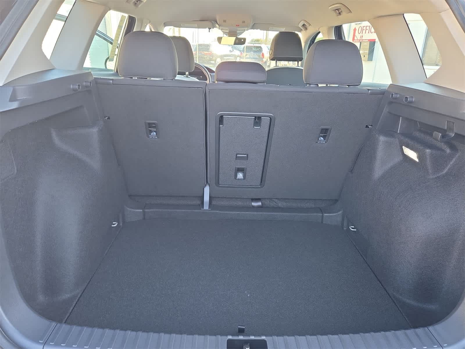 Thumbnail: 2025 Volkswagen Taos - 31