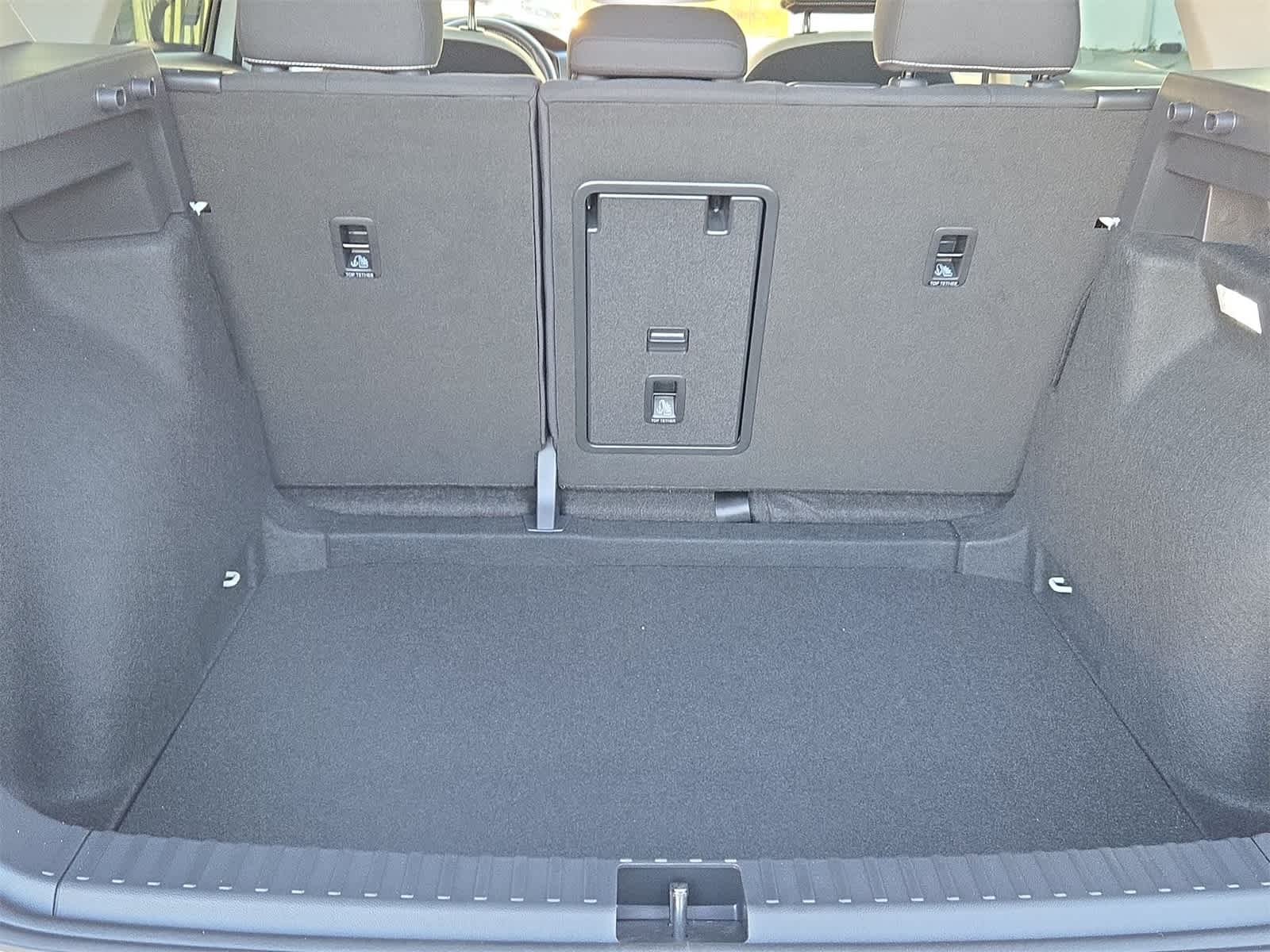 Thumbnail: 2025 Volkswagen Taos - 31