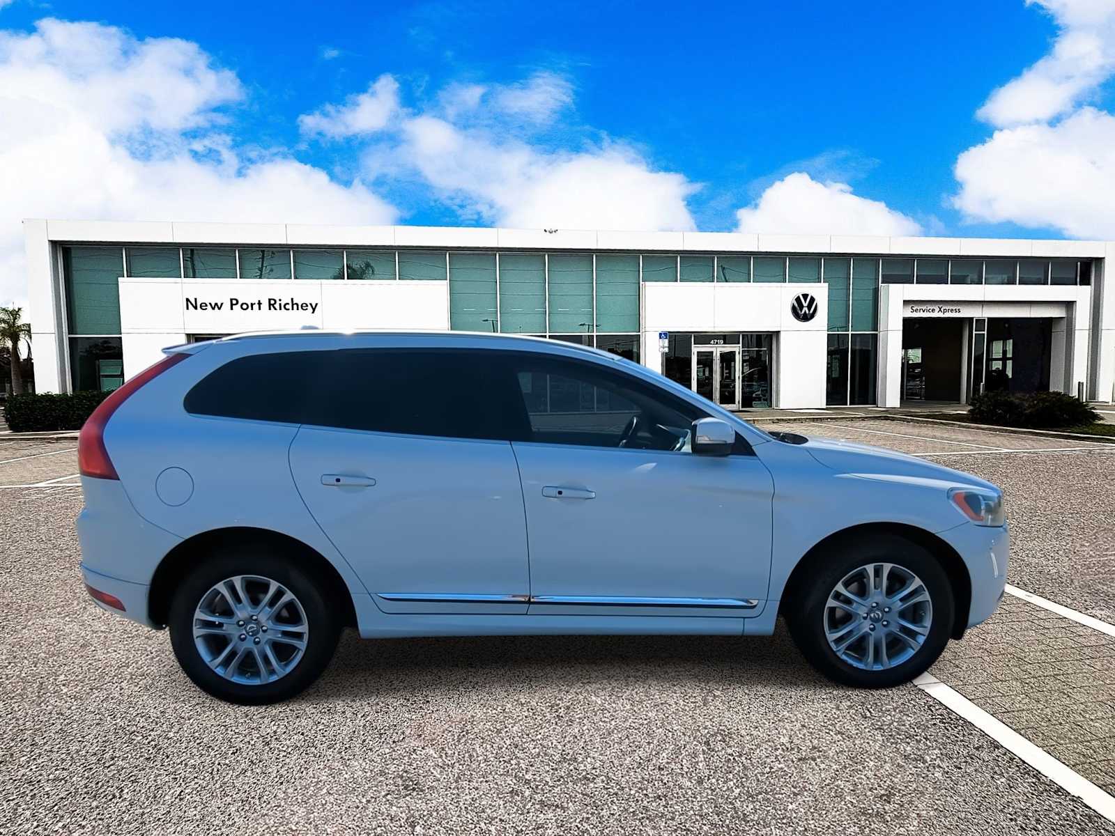 Thumbnail: 2015 Volvo XC60 - 9