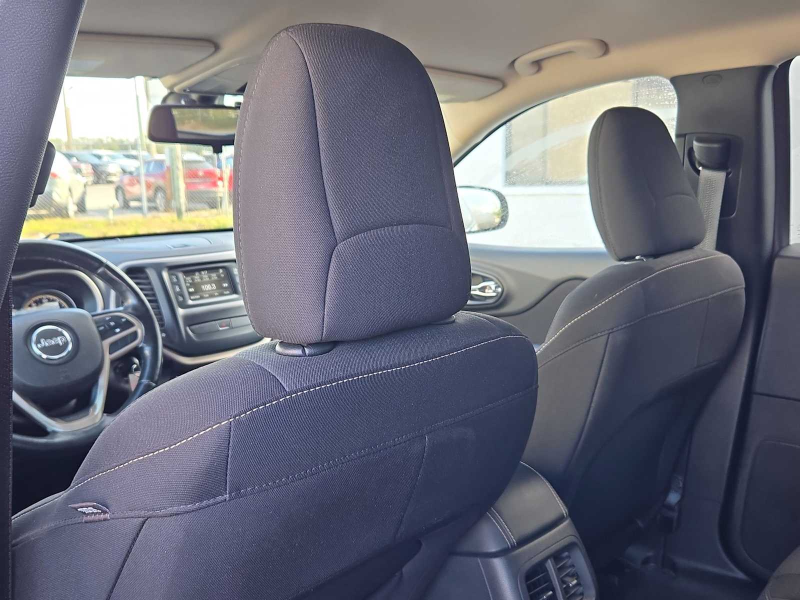 Thumbnail: 2017 Jeep Cherokee - 18