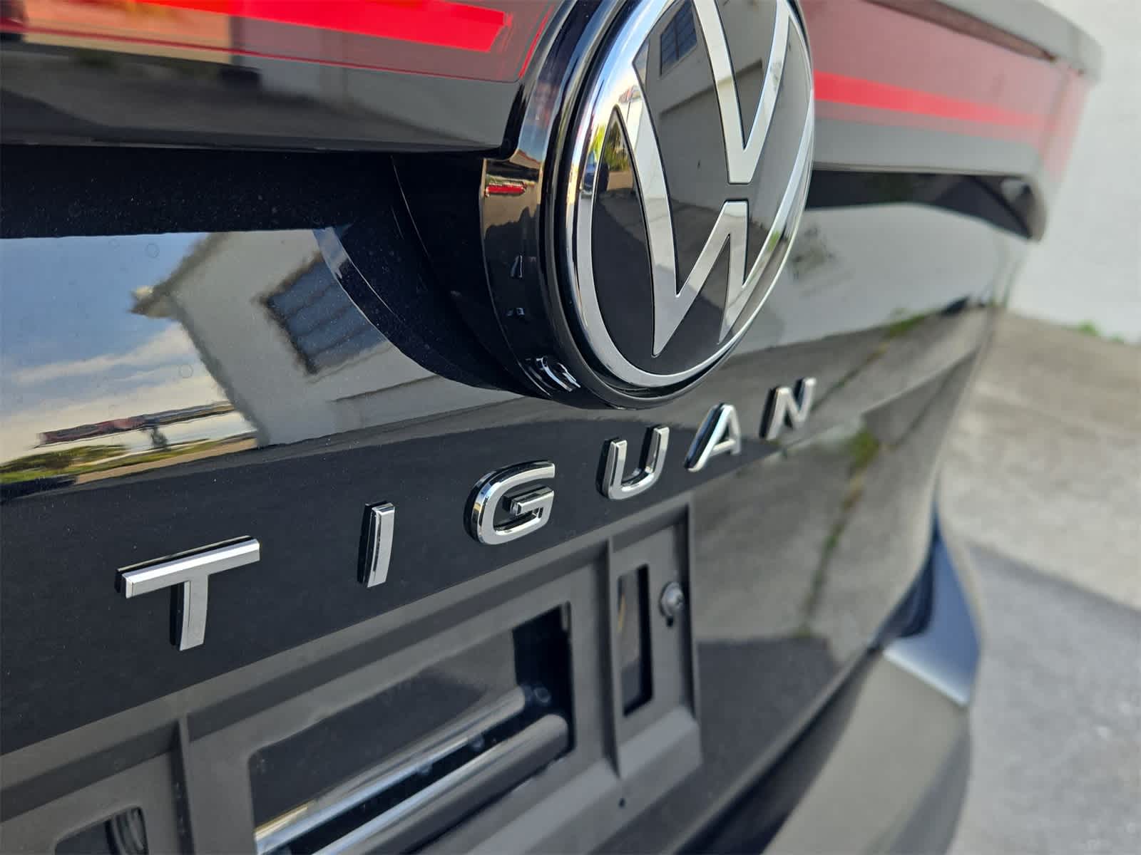 Thumbnail: 2025 Volkswagen Tiguan - 13