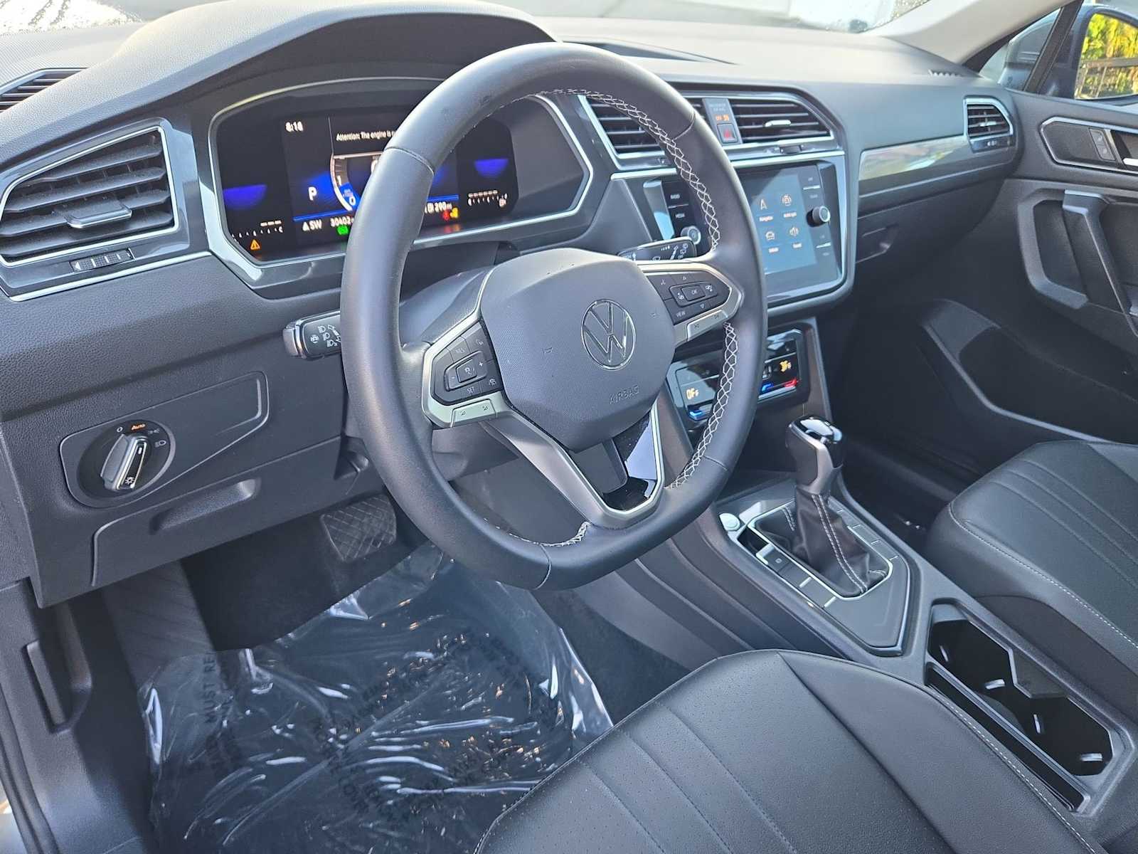 Thumbnail: 2023 Volkswagen Tiguan - 10