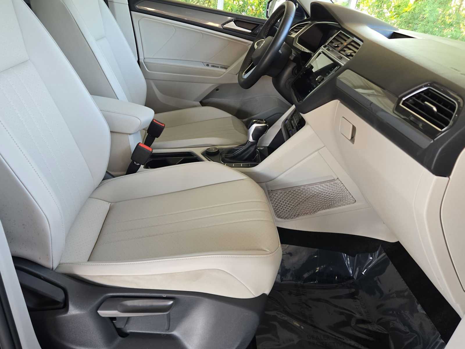 Thumbnail: 2023 Volkswagen Tiguan - 23