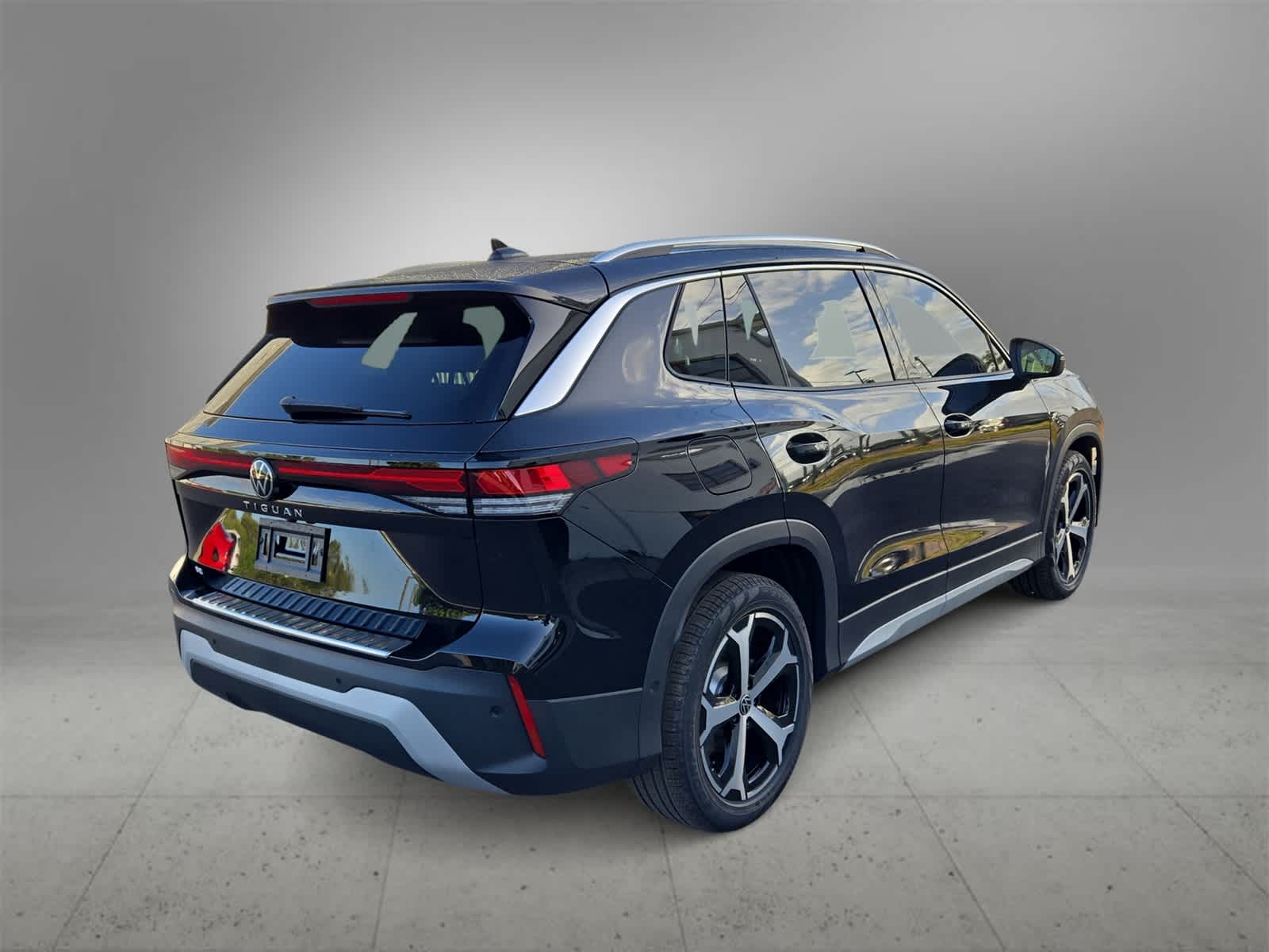 Thumbnail: 2025 Volkswagen Tiguan - 8