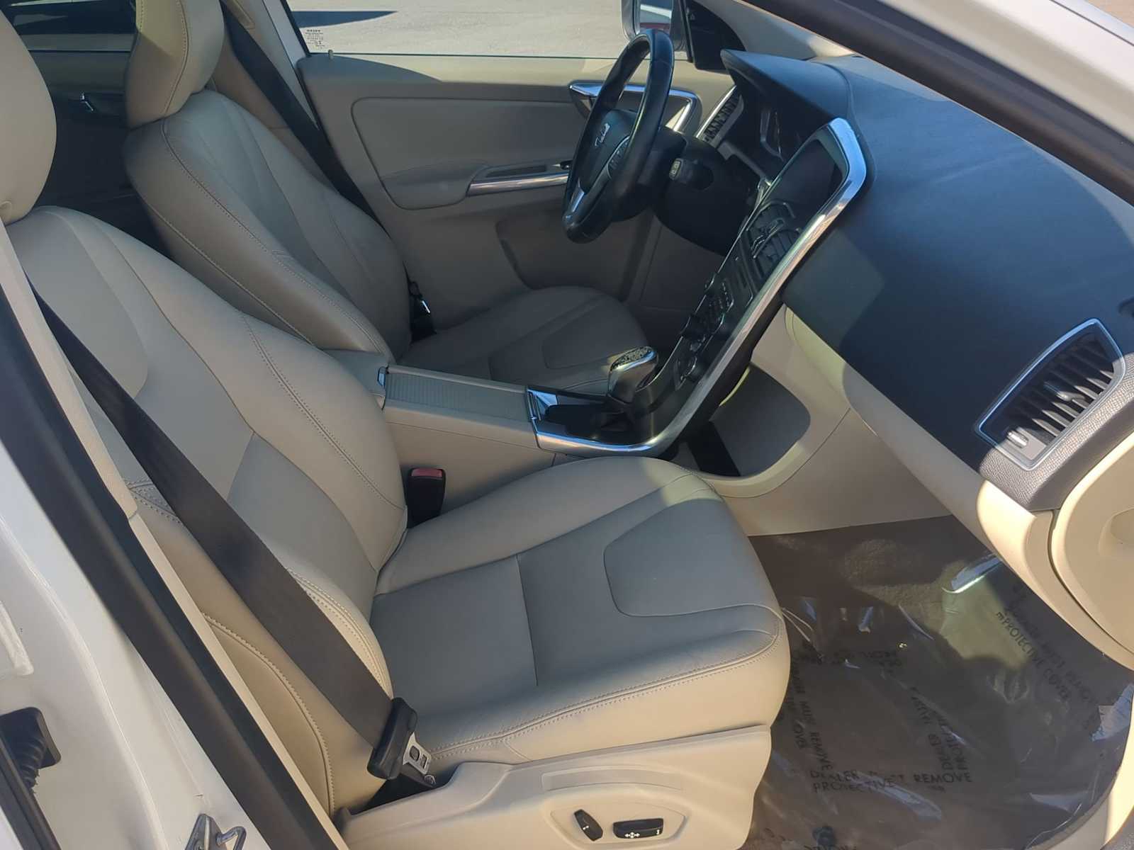 Thumbnail: 2015 Volvo XC60 - 22