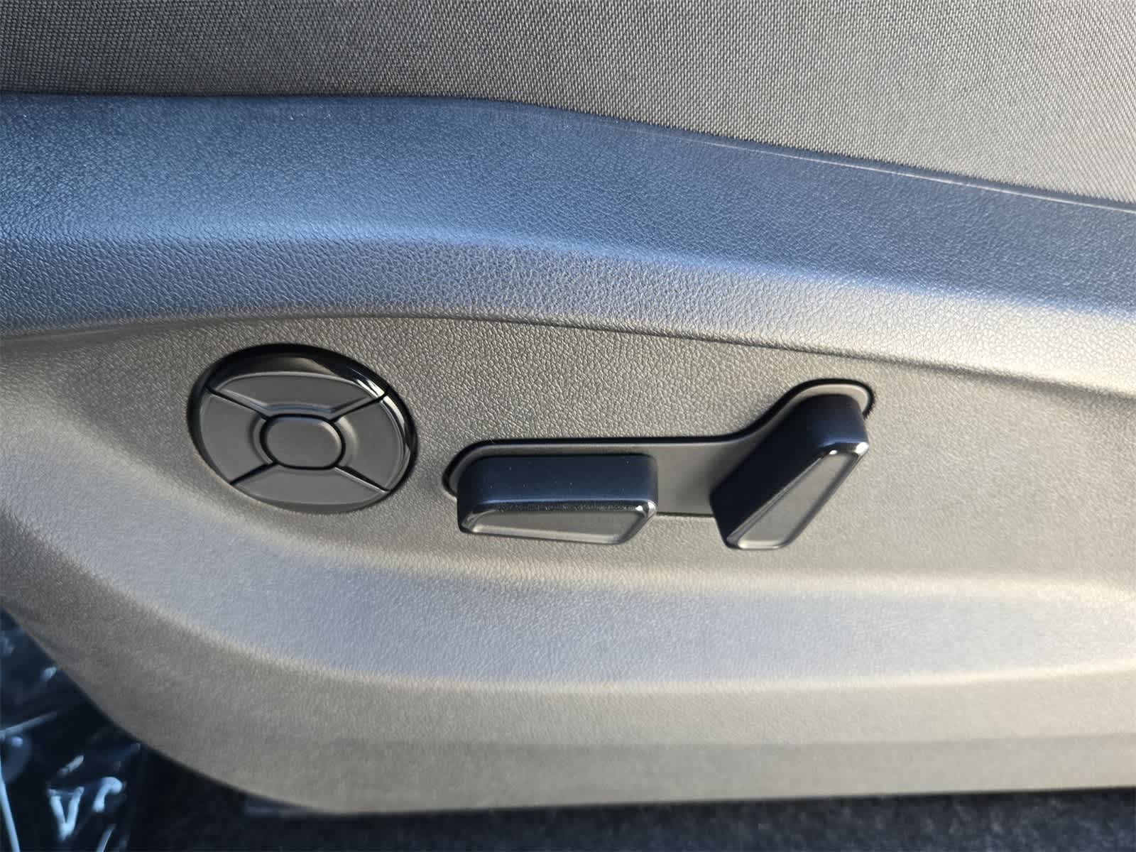 Thumbnail: 2025 Volkswagen Tiguan - 18