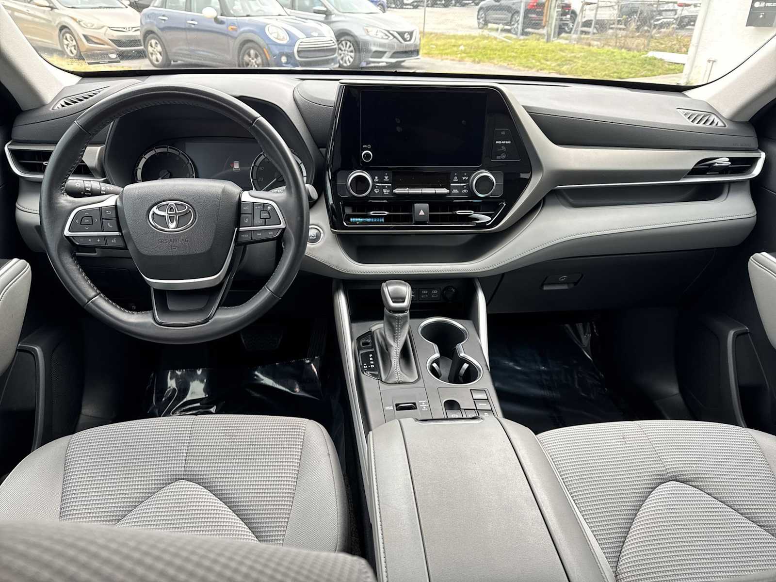 Thumbnail: 2023 Toyota Highlander - 15