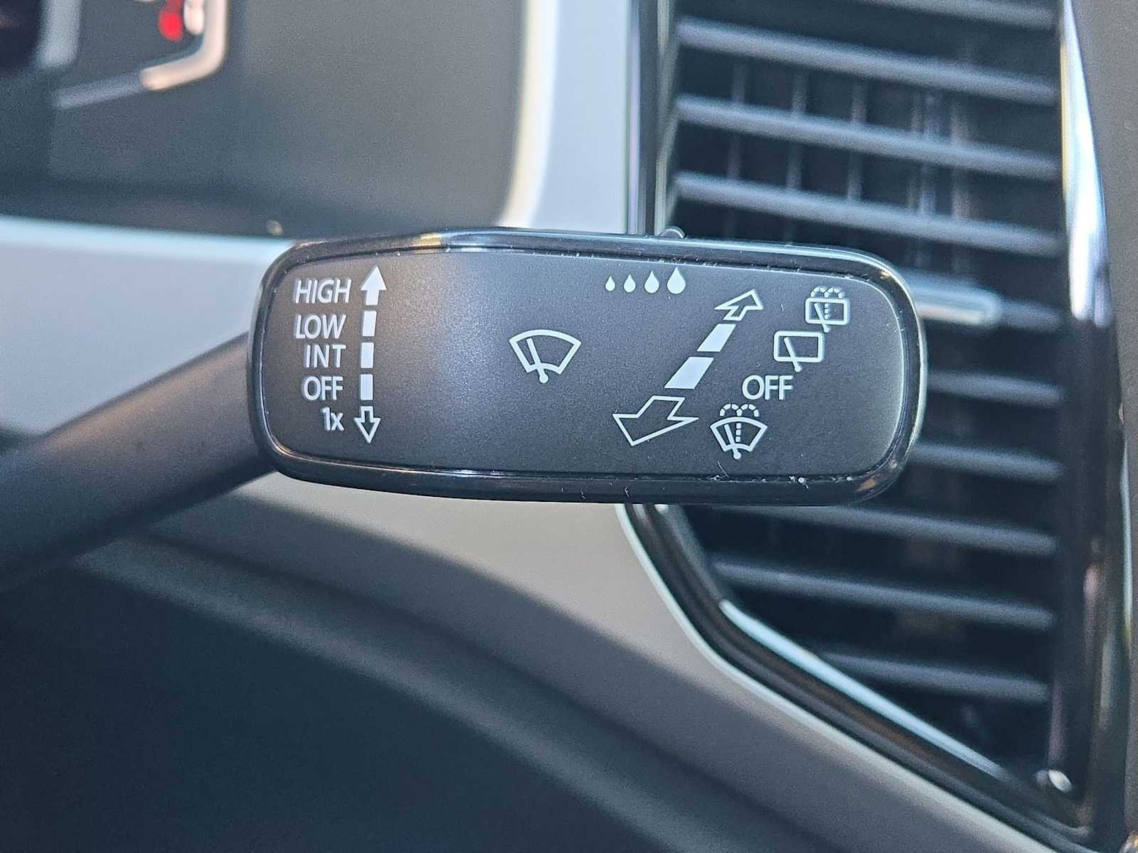 Thumbnail: 2022 Volkswagen Atlas - 25