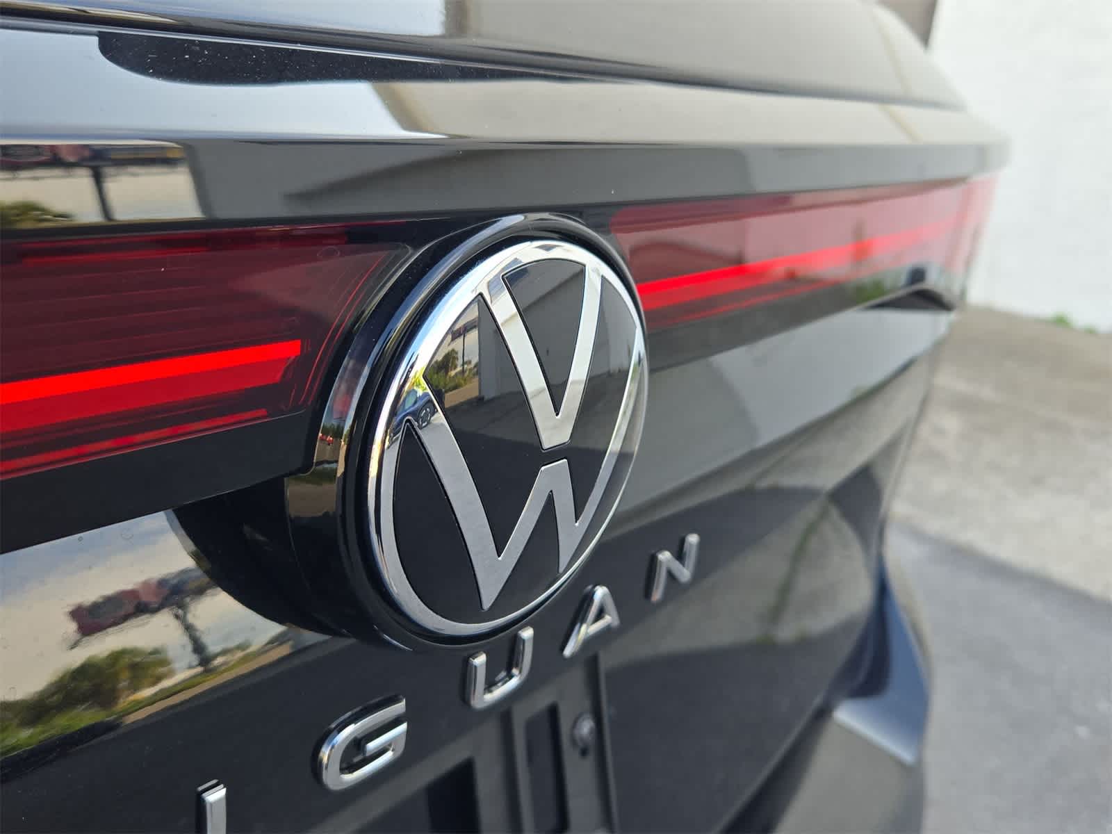 Thumbnail: 2025 Volkswagen Tiguan - 12