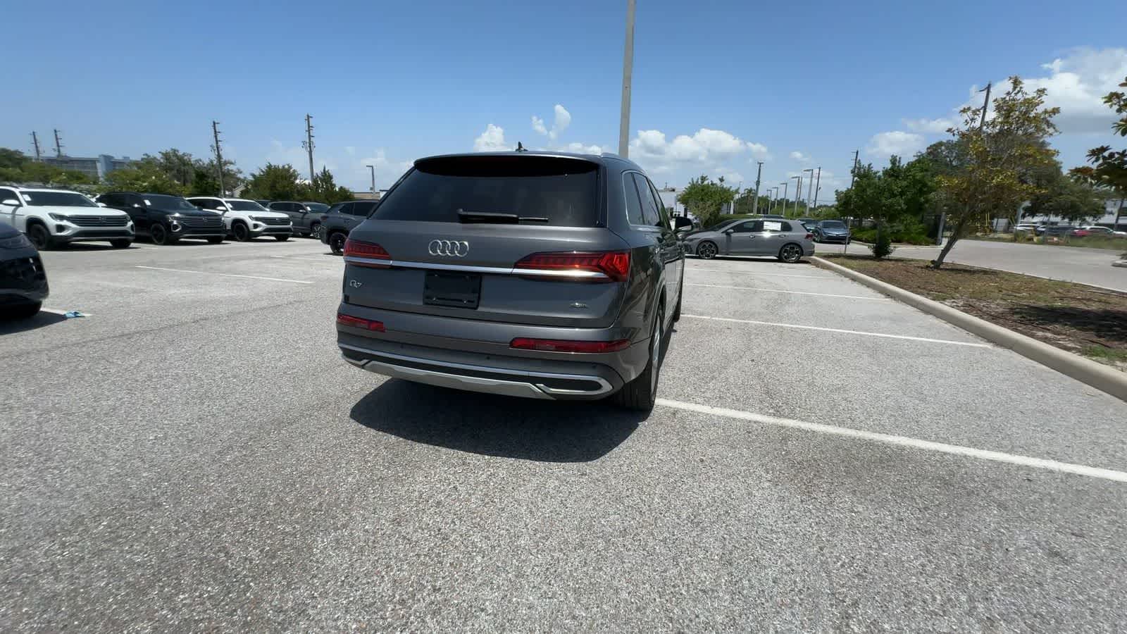 Thumbnail: 2023 Audi Q7 - 6