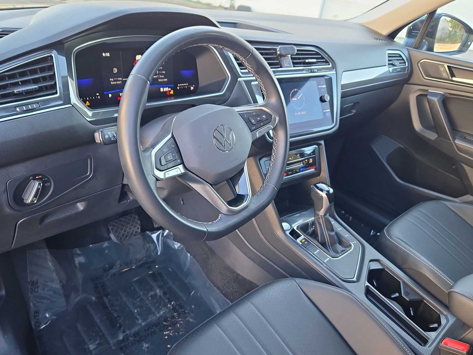 Thumbnail: 2023 Volkswagen Tiguan - 10