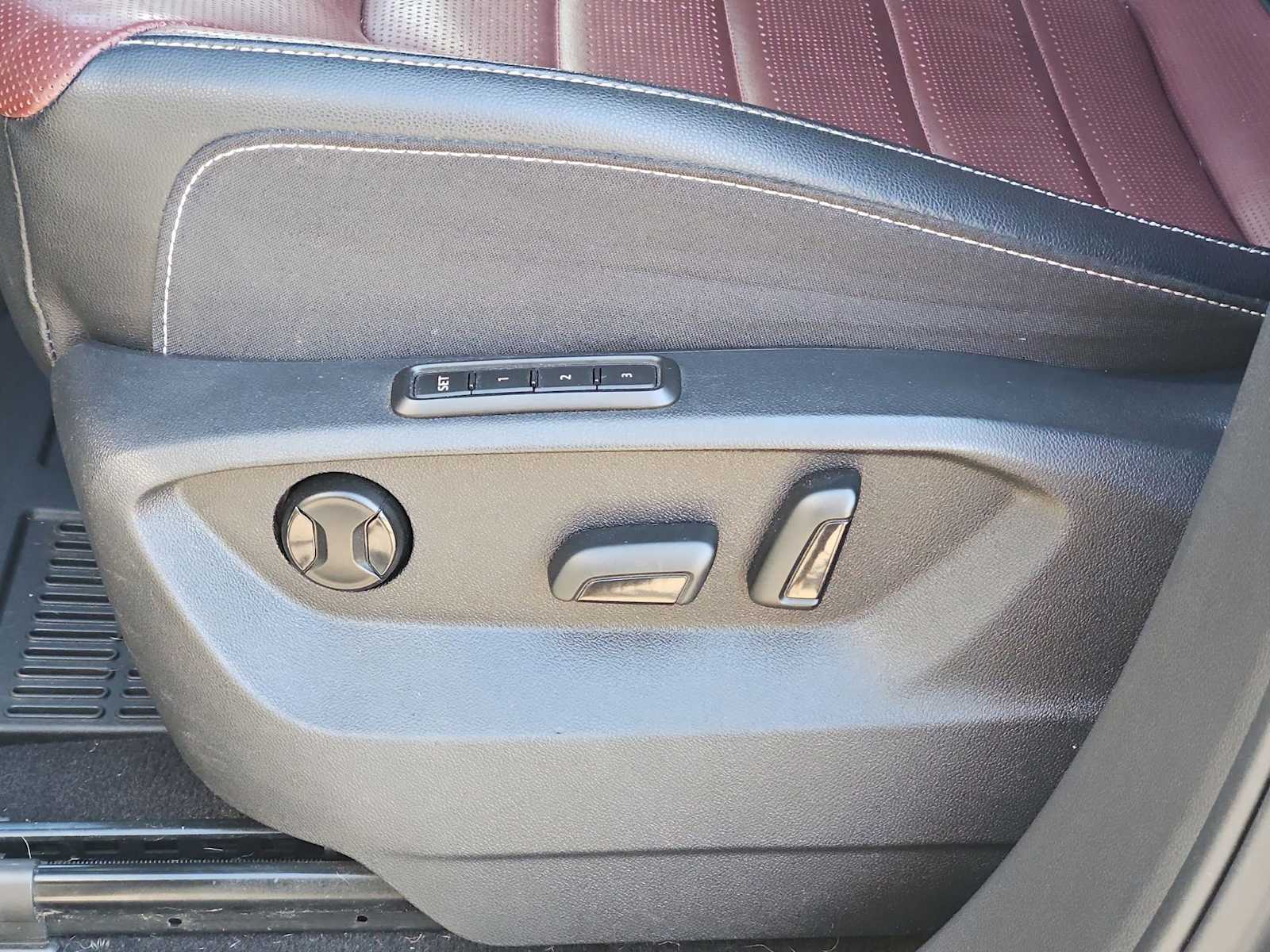 Thumbnail: 2021 Volkswagen Atlas - 17