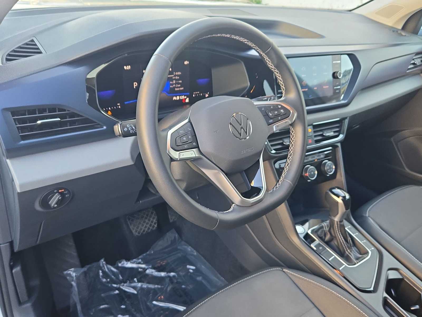 Thumbnail: 2023 Volkswagen Taos - 10