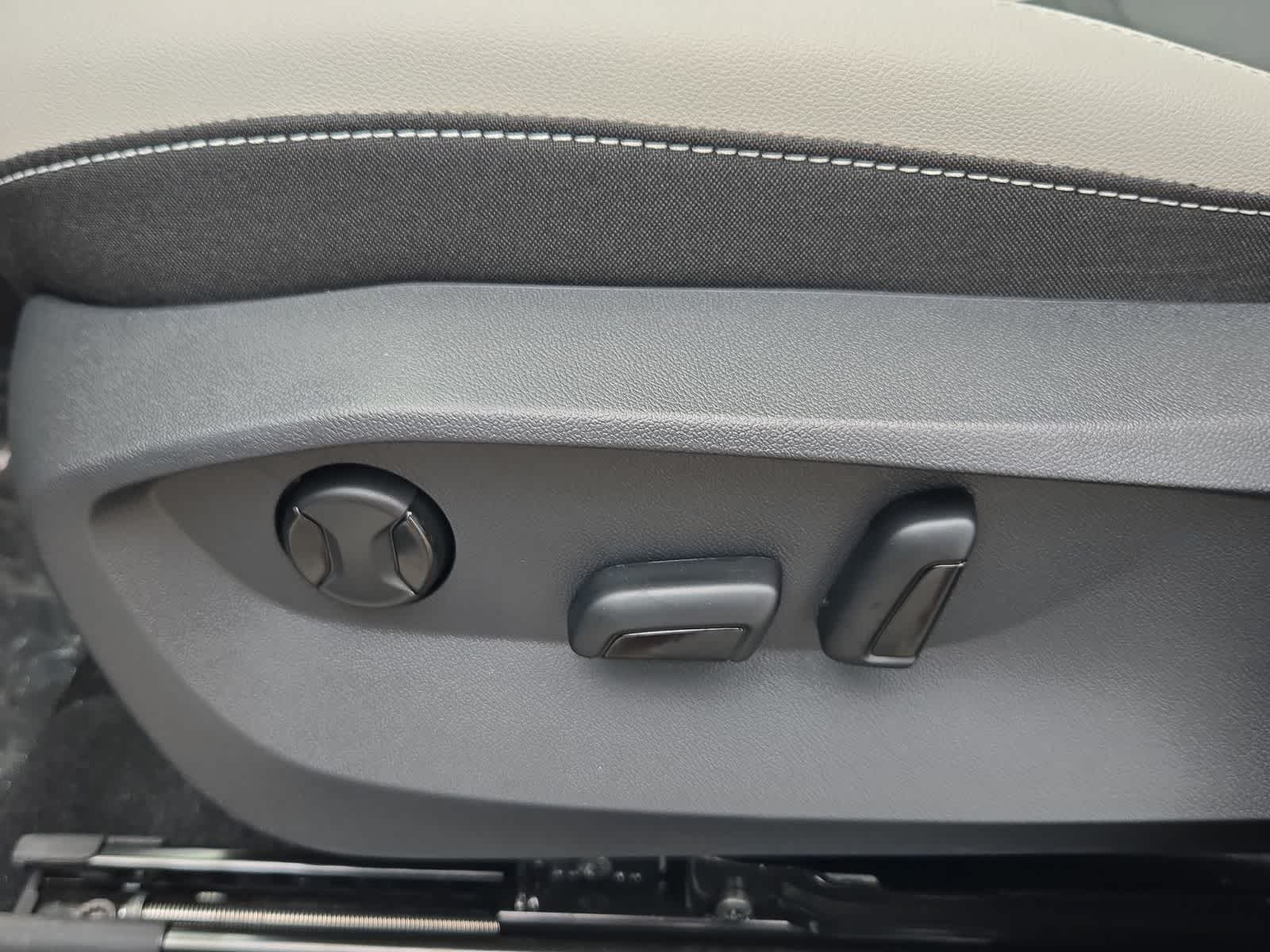 Thumbnail: 2025 Volkswagen Taos - 18