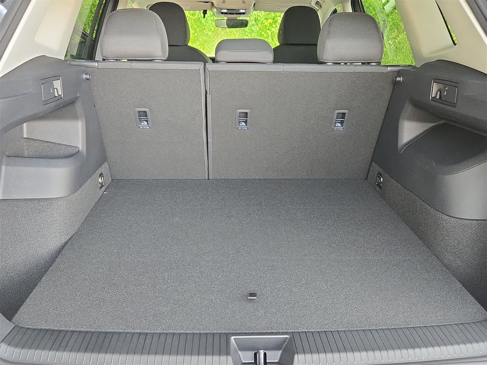 Thumbnail: 2025 Volkswagen Tiguan - 32