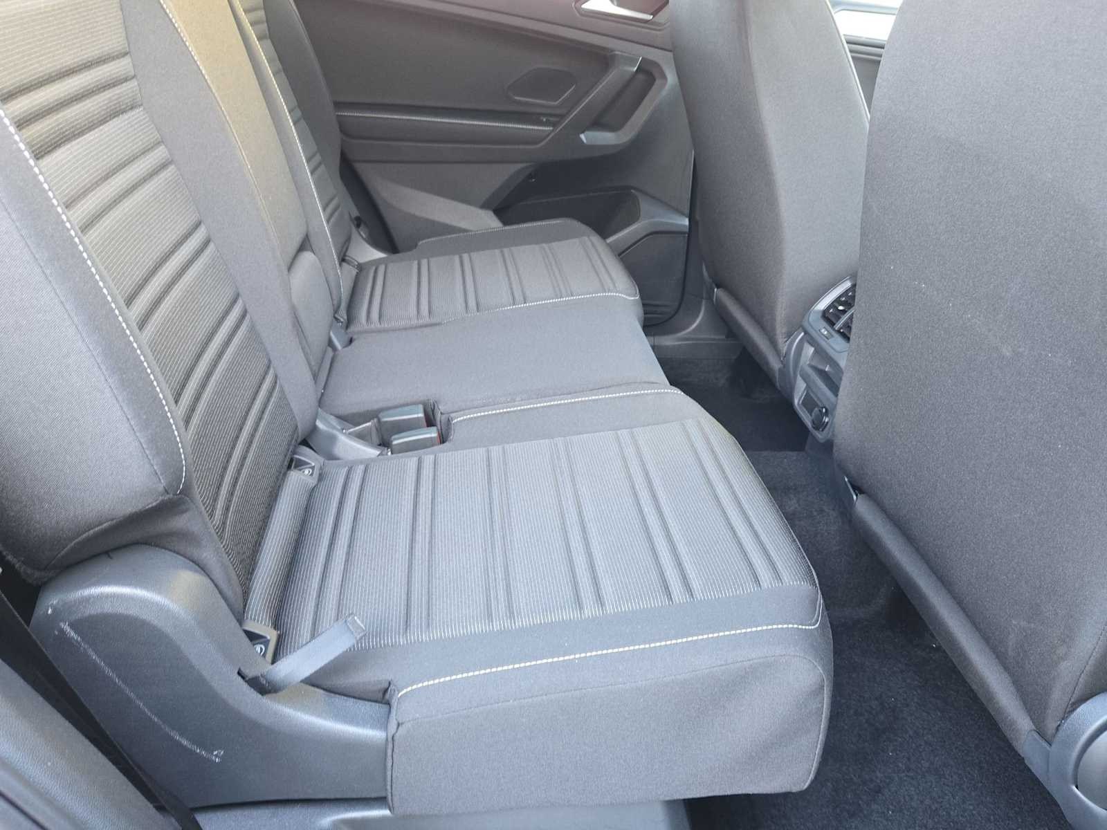 Thumbnail: 2023 Volkswagen Tiguan - 19