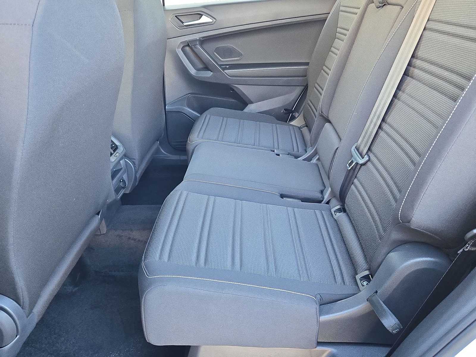 Thumbnail: 2023 Volkswagen Tiguan - 18