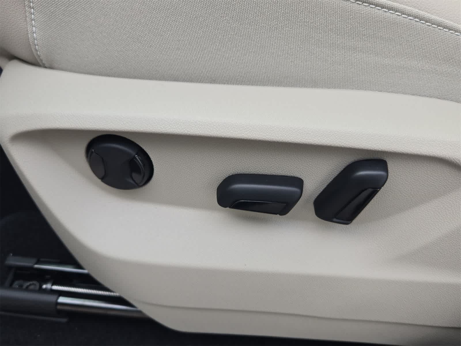 Thumbnail: 2026 Volkswagen Atlas - 17