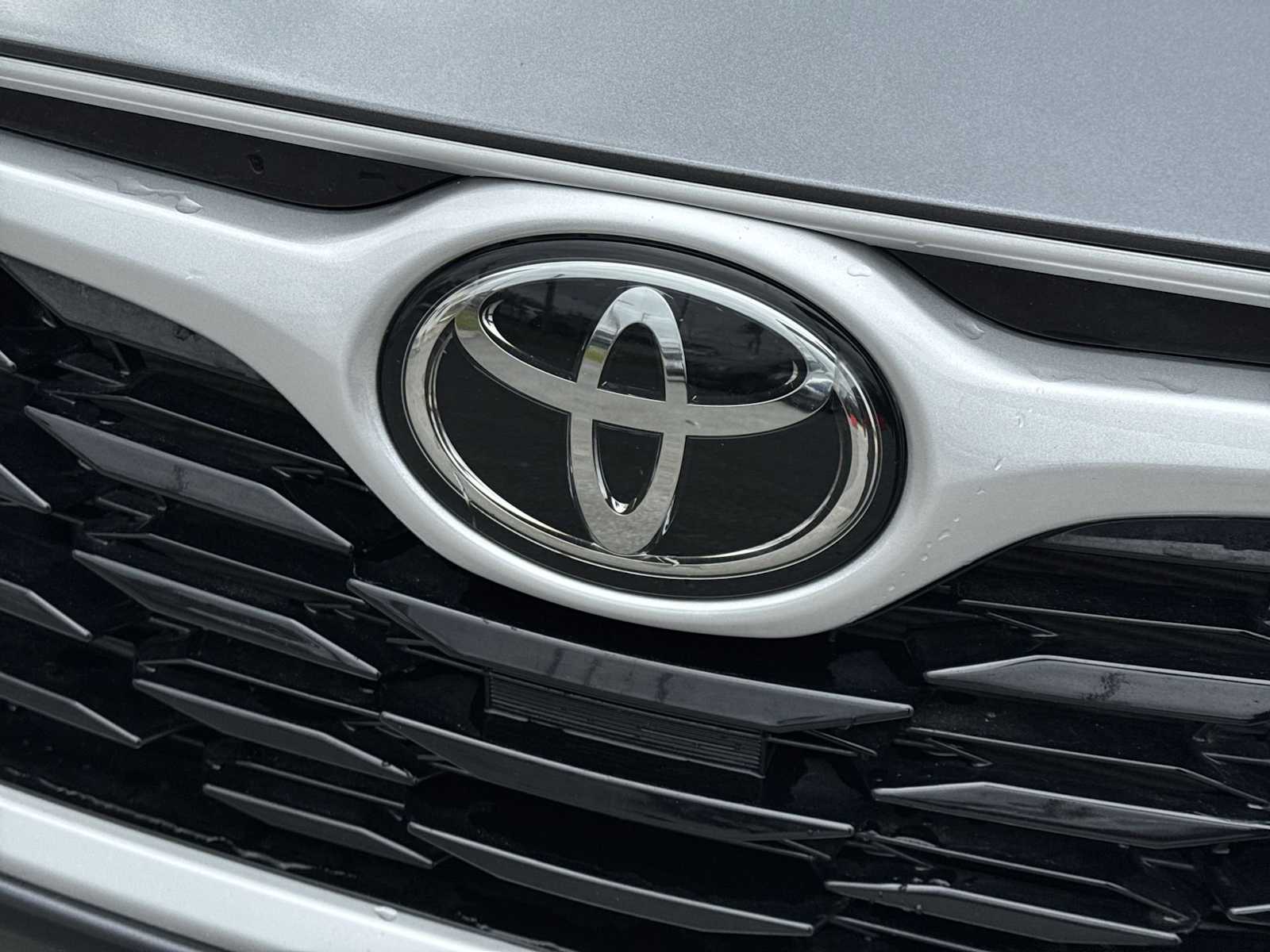 Thumbnail: 2023 Toyota Highlander - 11