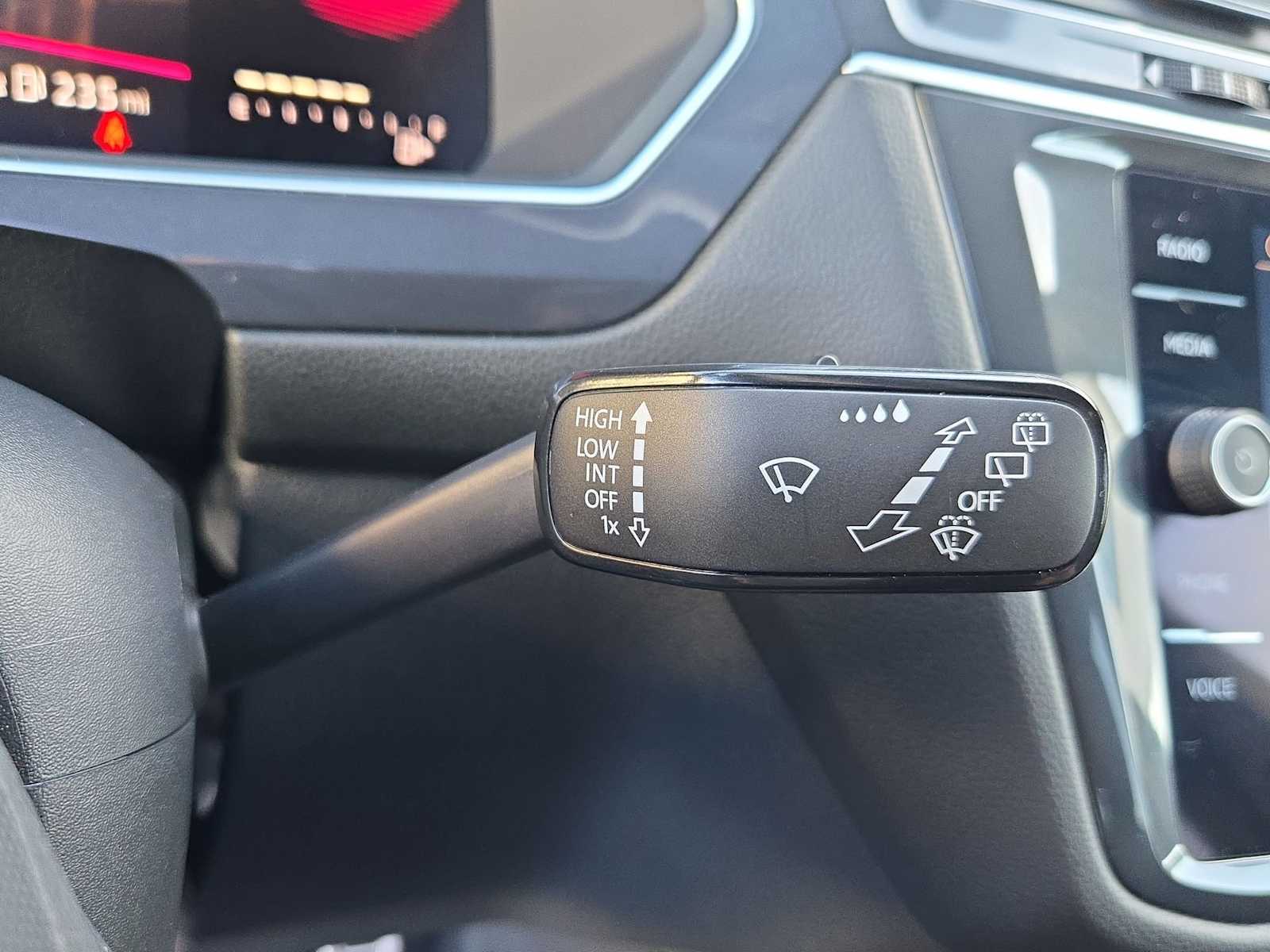 Thumbnail: 2023 Volkswagen Tiguan - 31