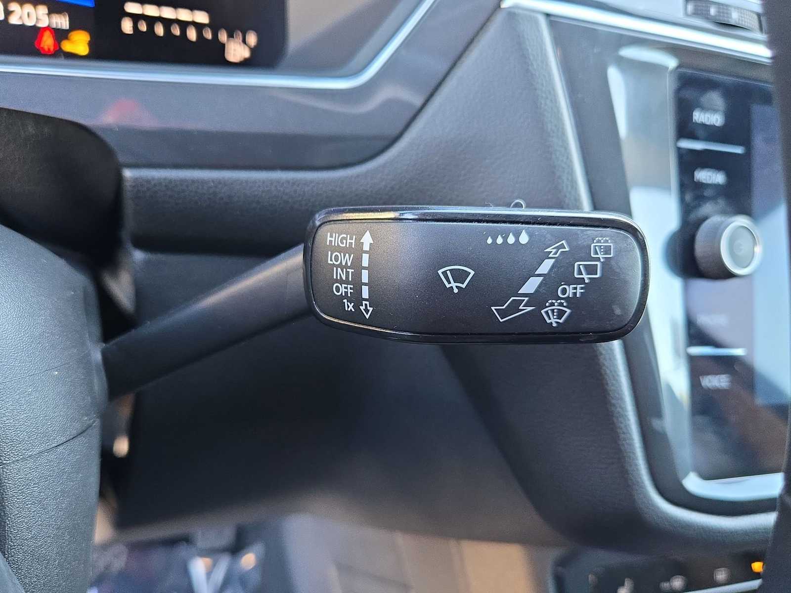 Thumbnail: 2023 Volkswagen Tiguan - 24