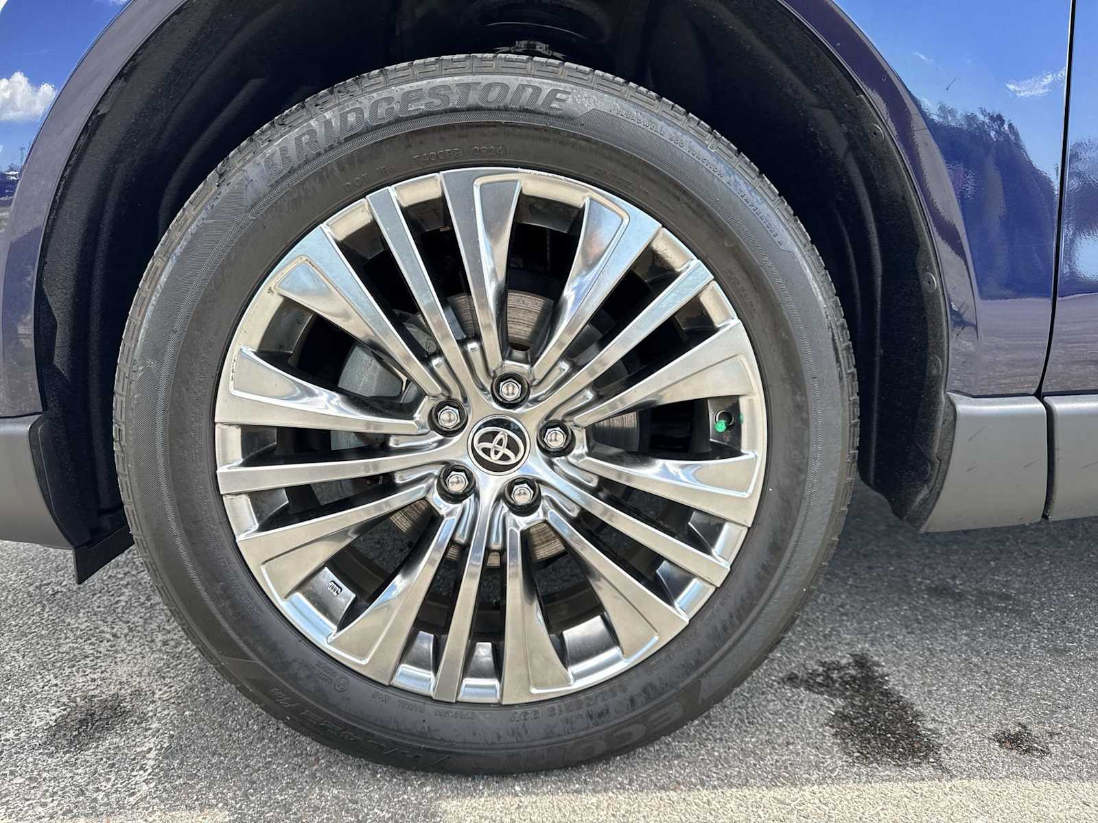 Thumbnail: 2024 Toyota Venza - 12