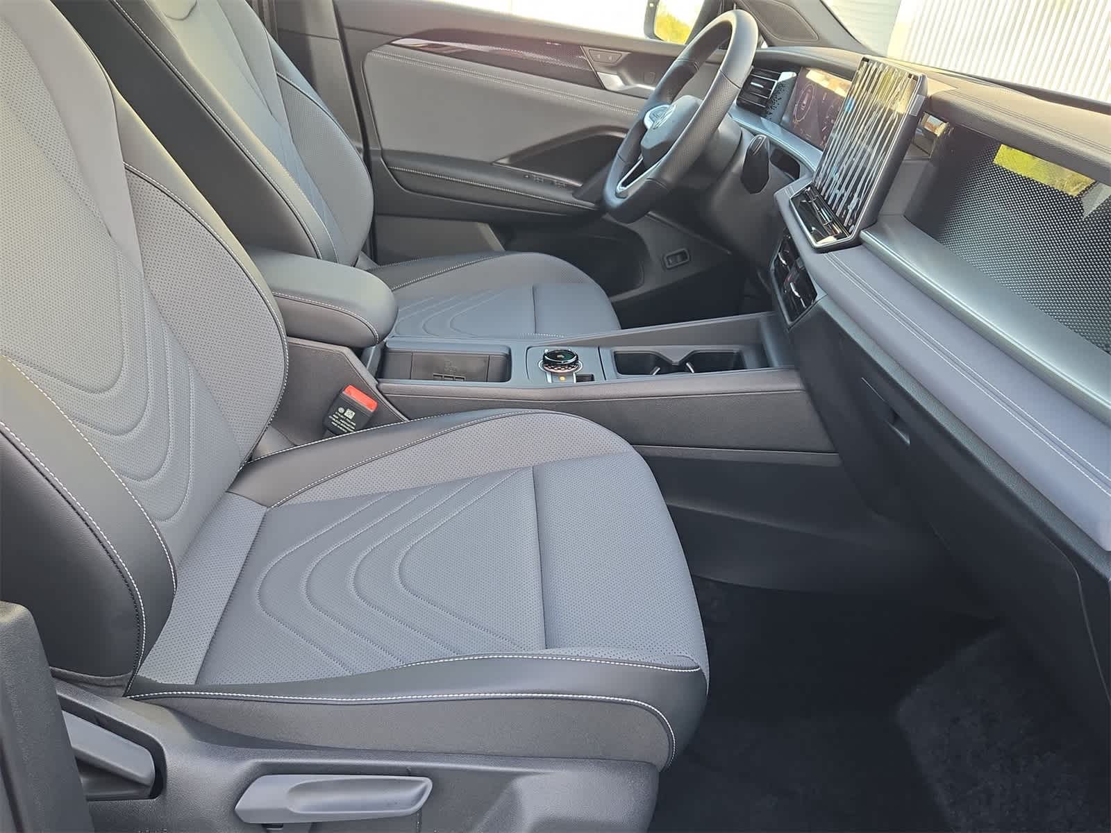 Thumbnail: 2025 Volkswagen Tiguan - 22