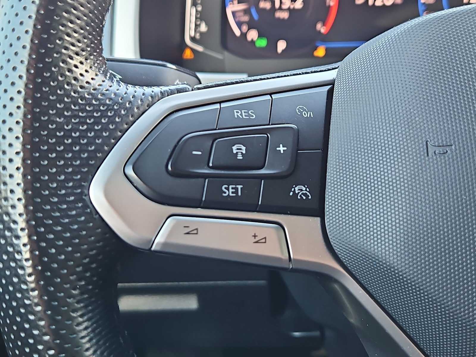 Thumbnail: 2021 Volkswagen Atlas - 25