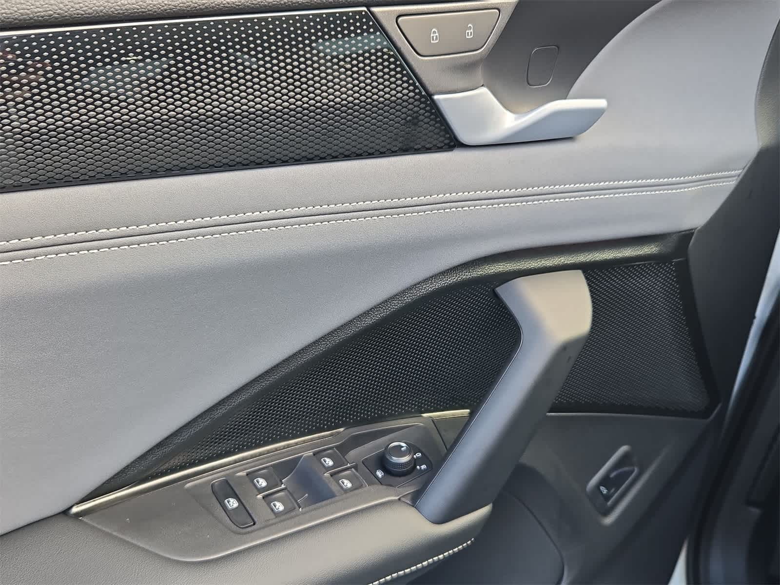 Thumbnail: 2025 Volkswagen Tiguan - 36